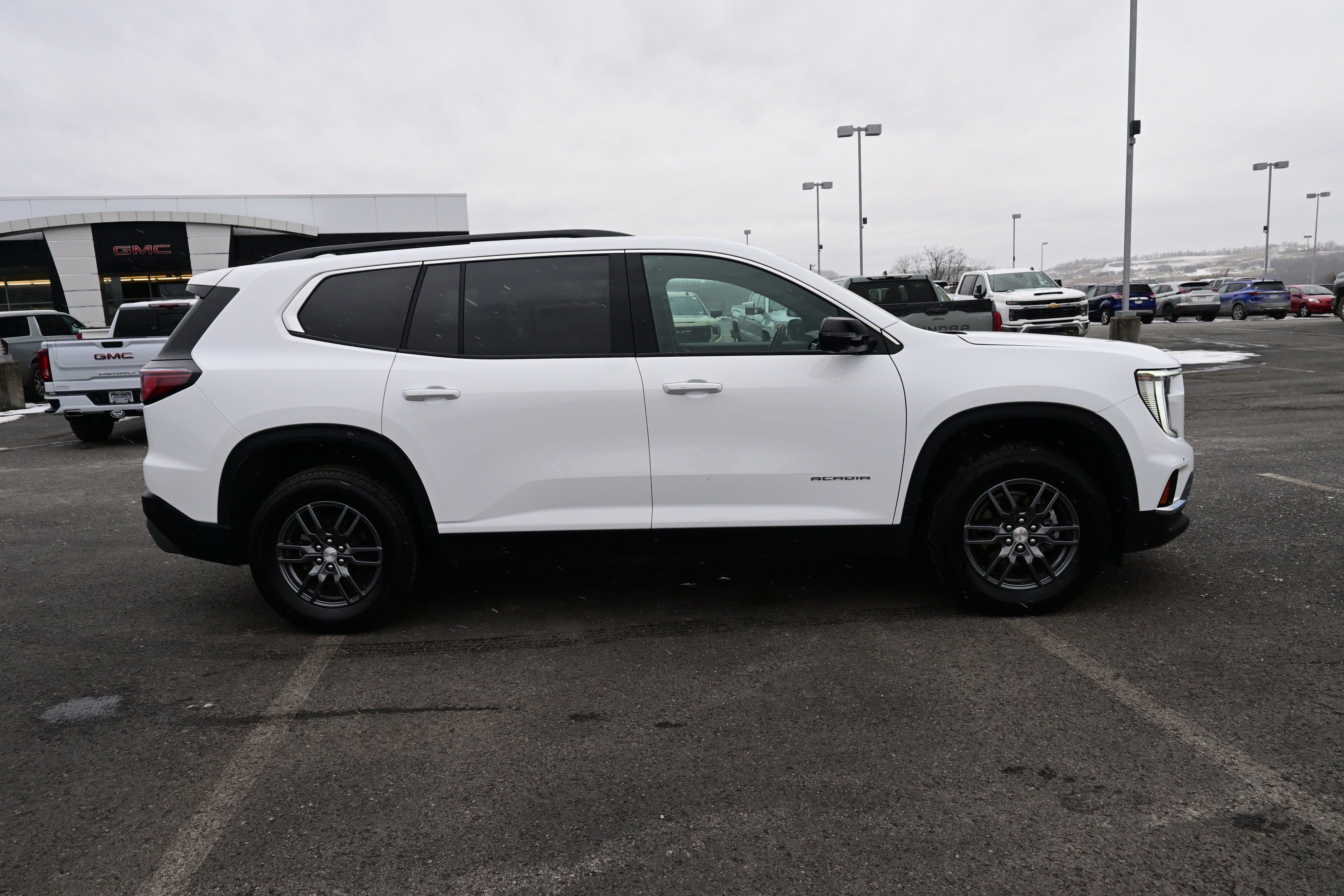 2025 GMC Acadia Elevation