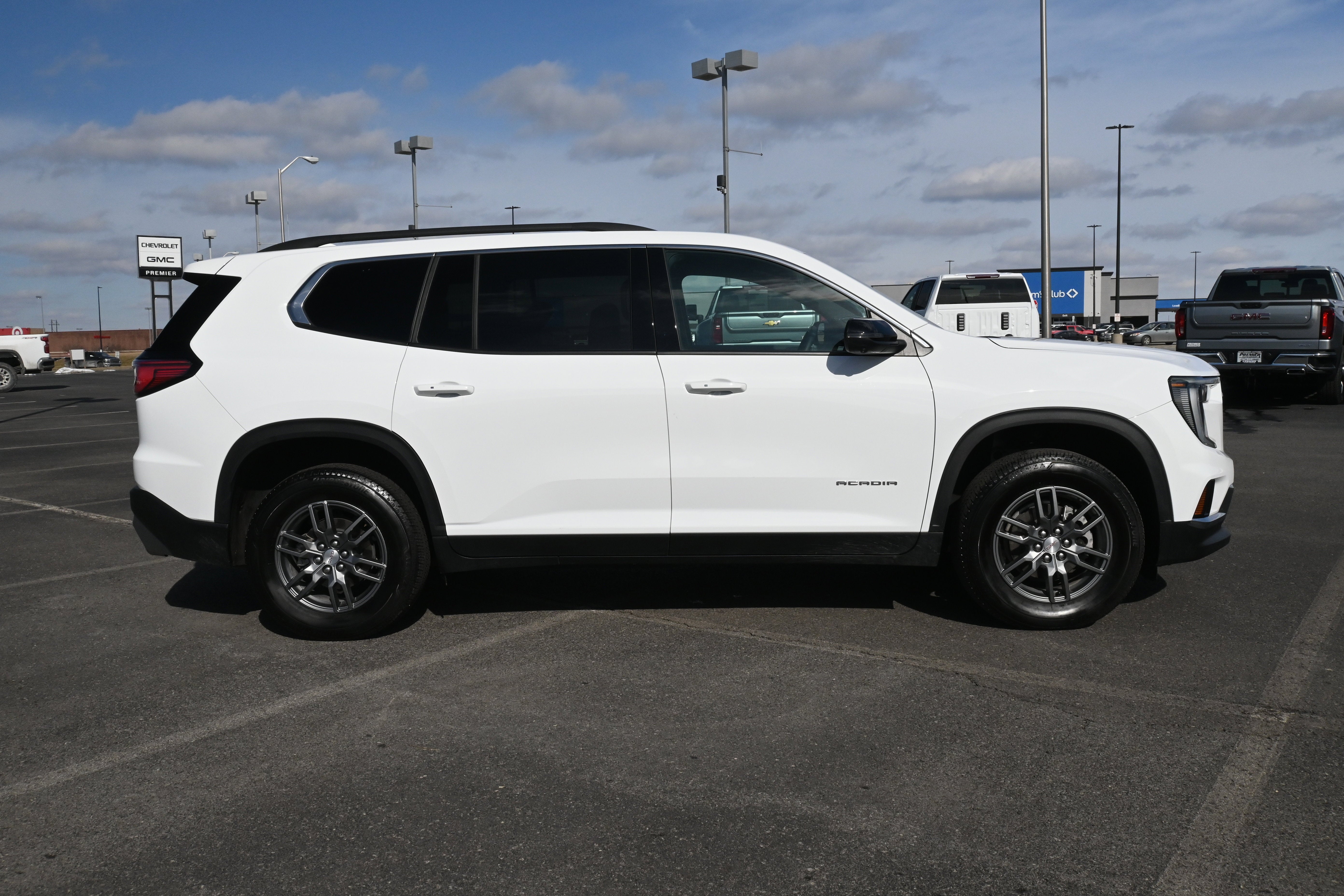 2025 GMC Acadia Elevation