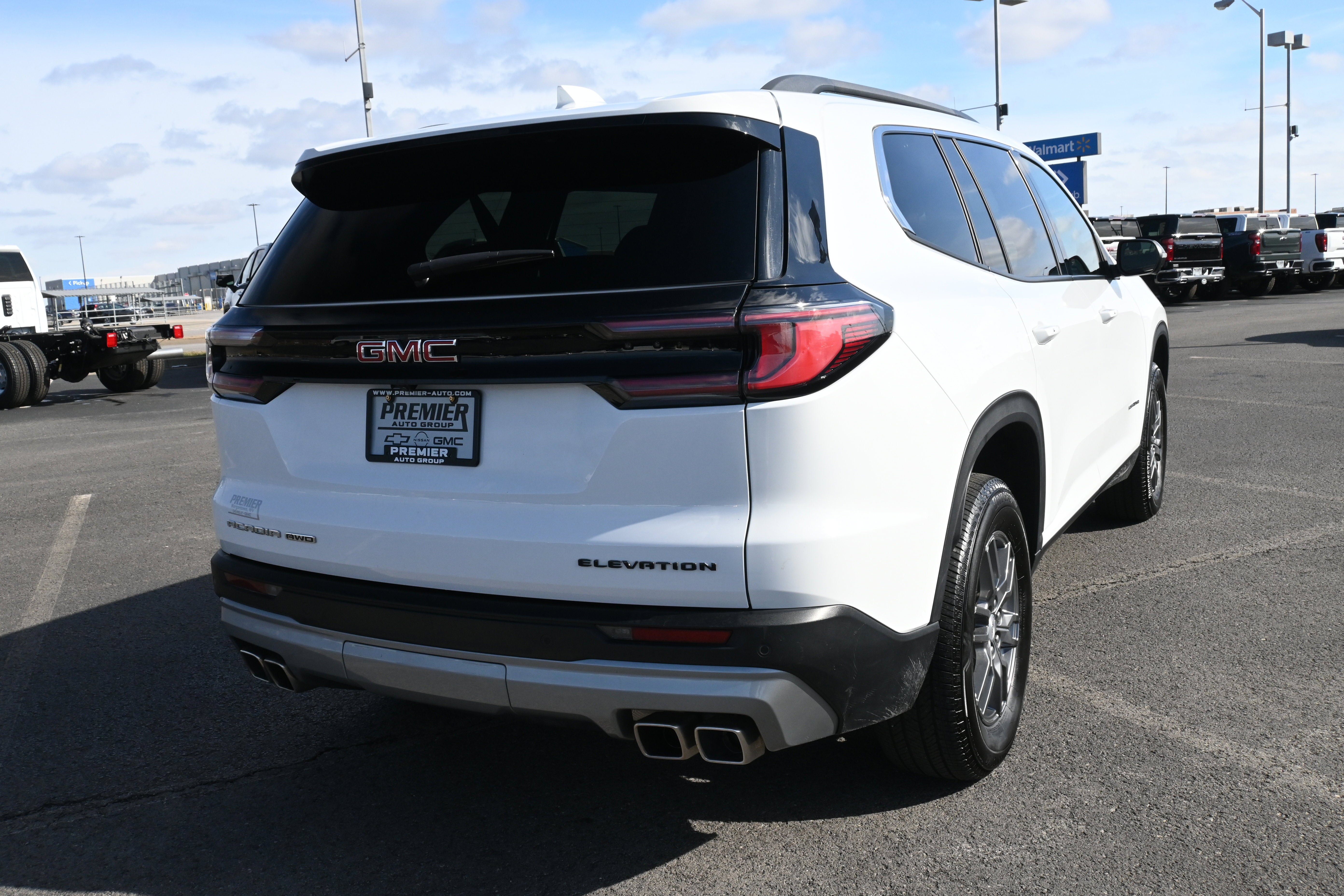 2025 GMC Acadia Elevation