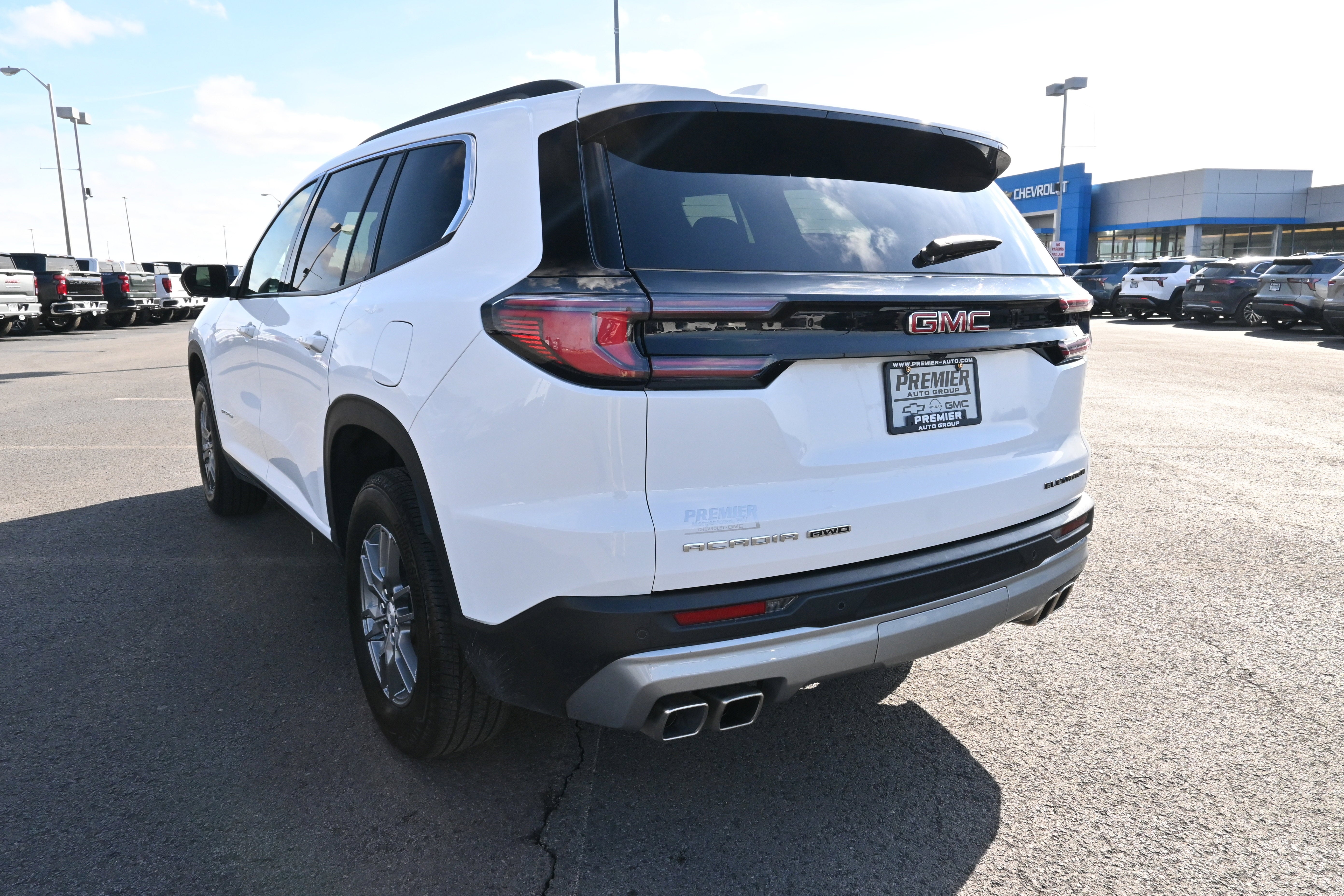 2025 GMC Acadia Elevation
