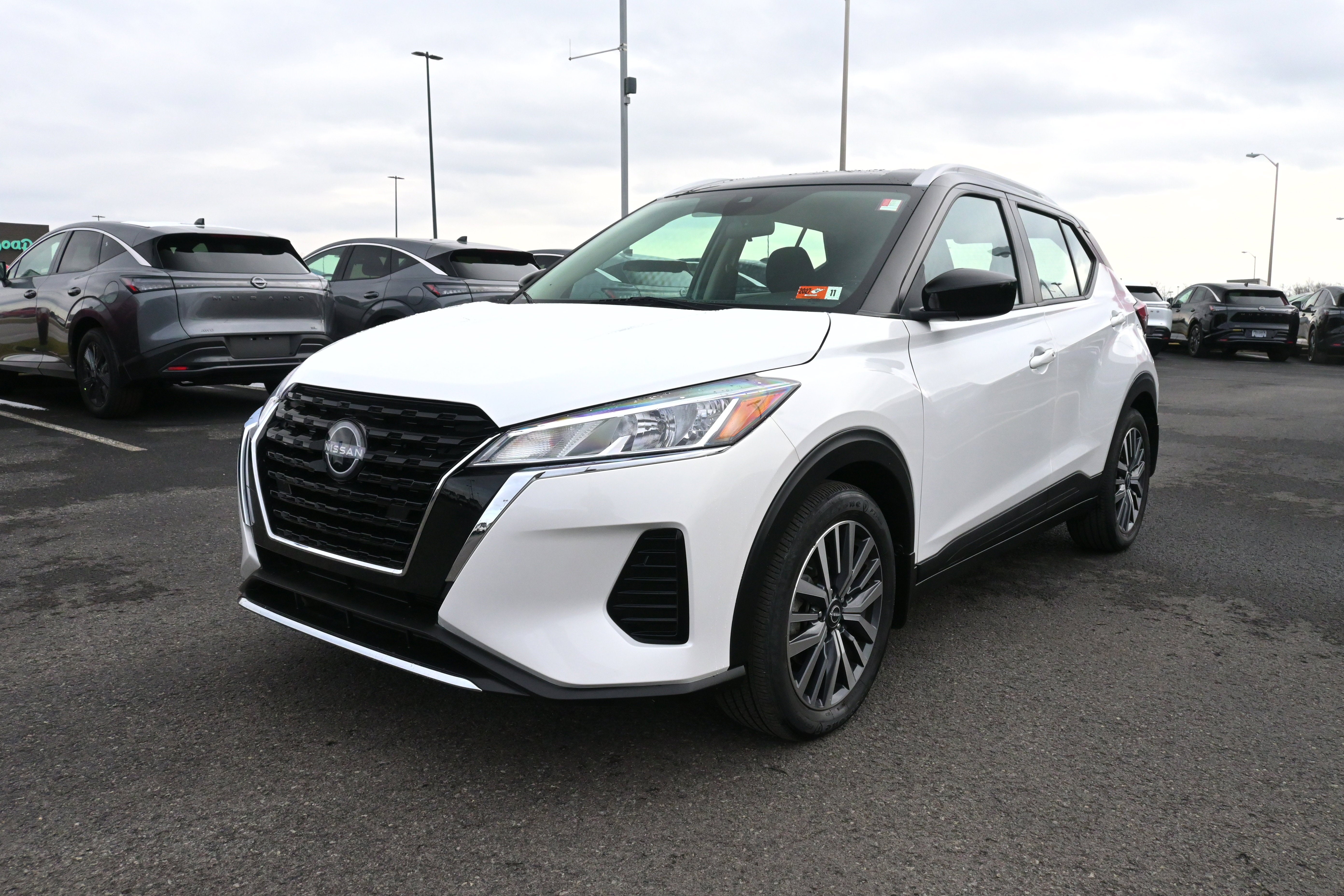 2023 Nissan Kicks SV