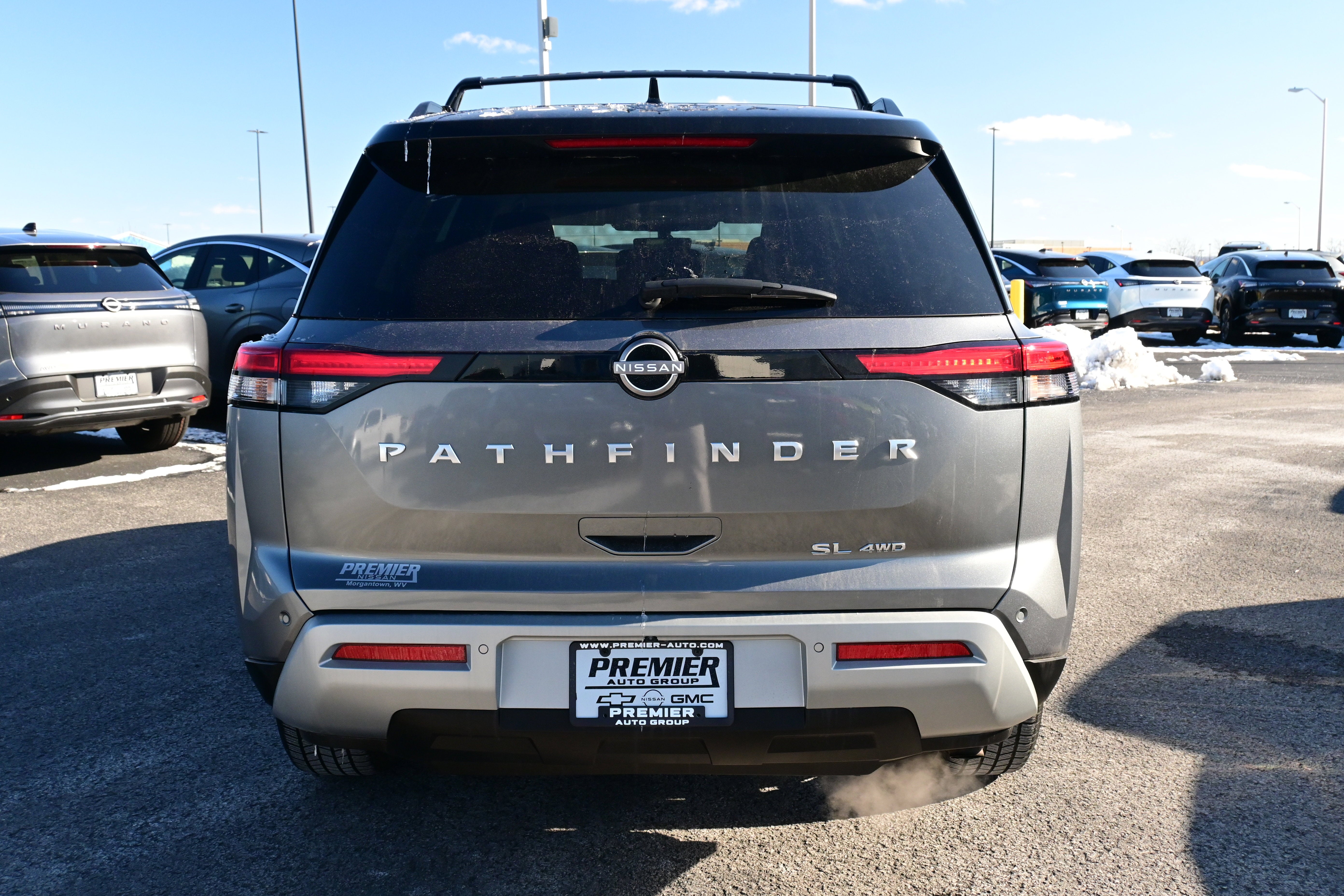 2023 Nissan Pathfinder SL