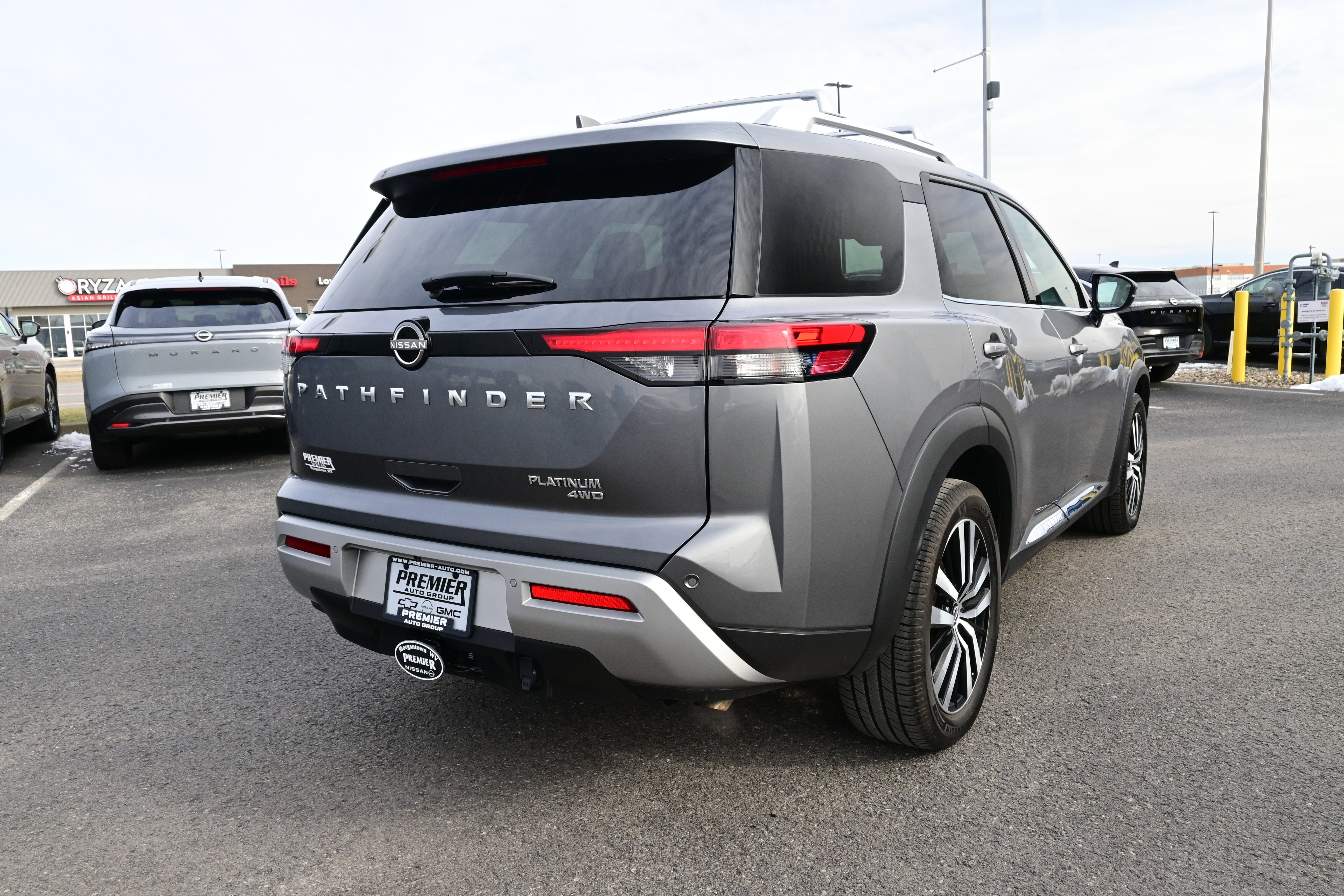 2023 Nissan Pathfinder Platinum