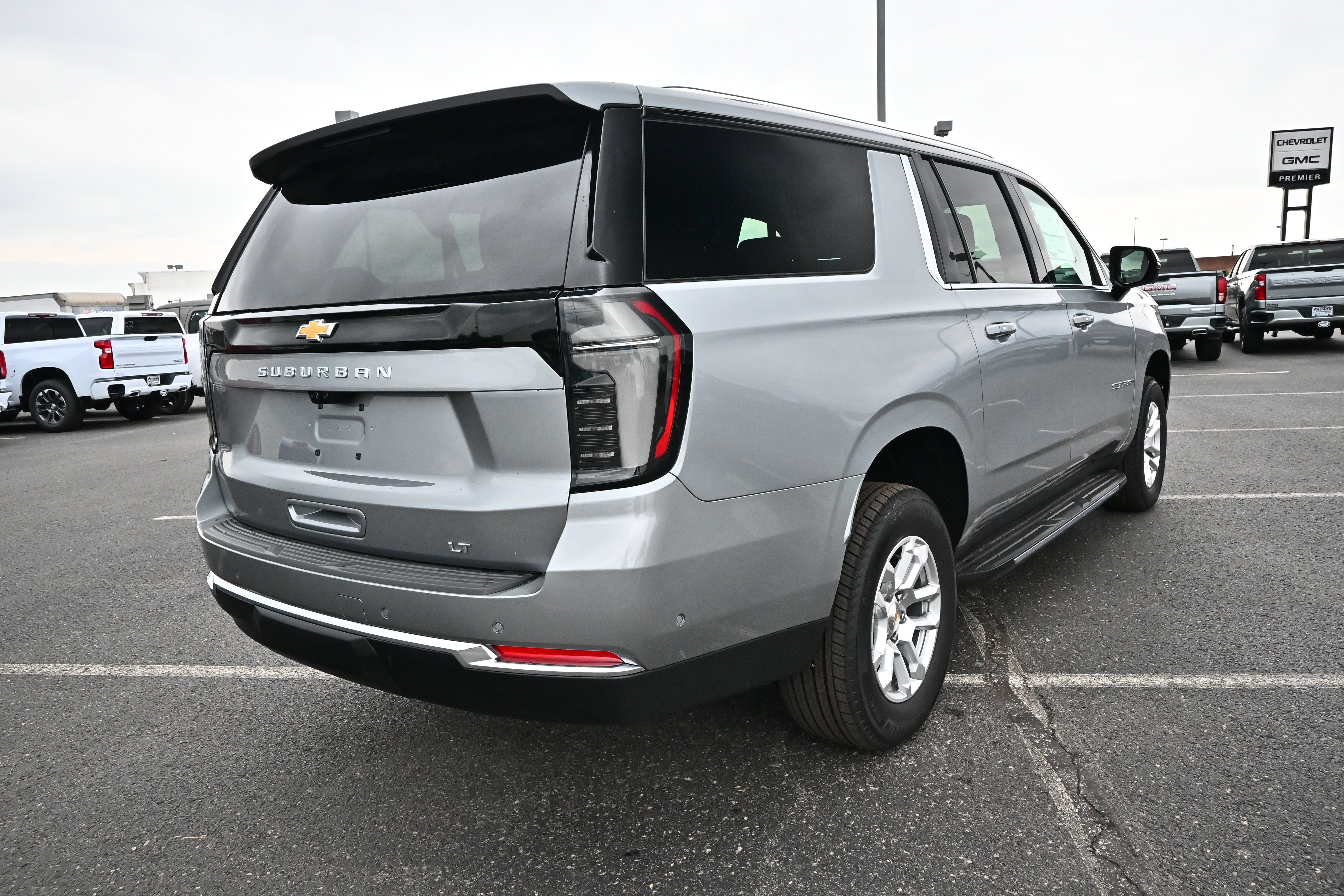 2026 Chevrolet Suburban LT