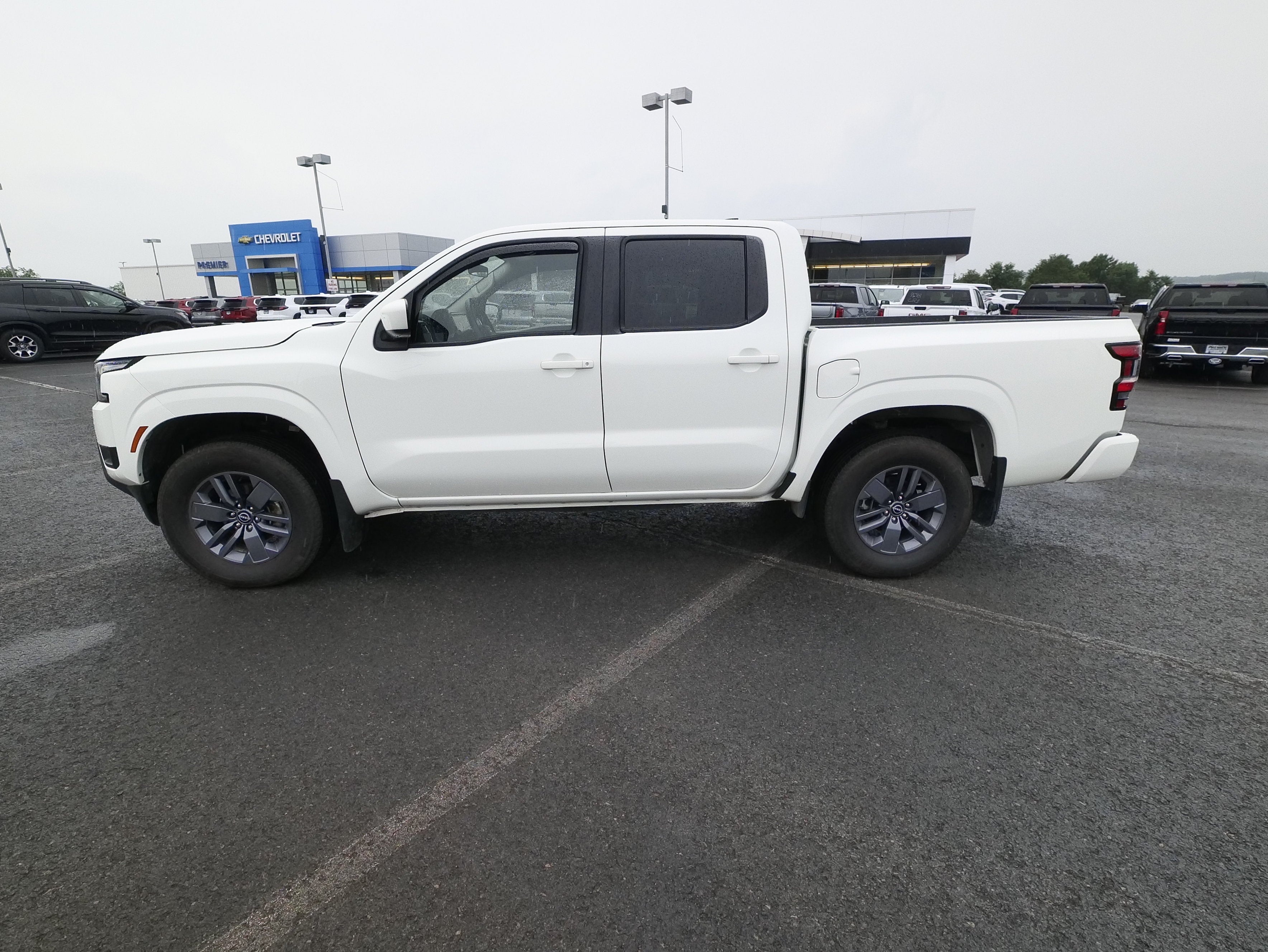 2025 Nissan Frontier SV