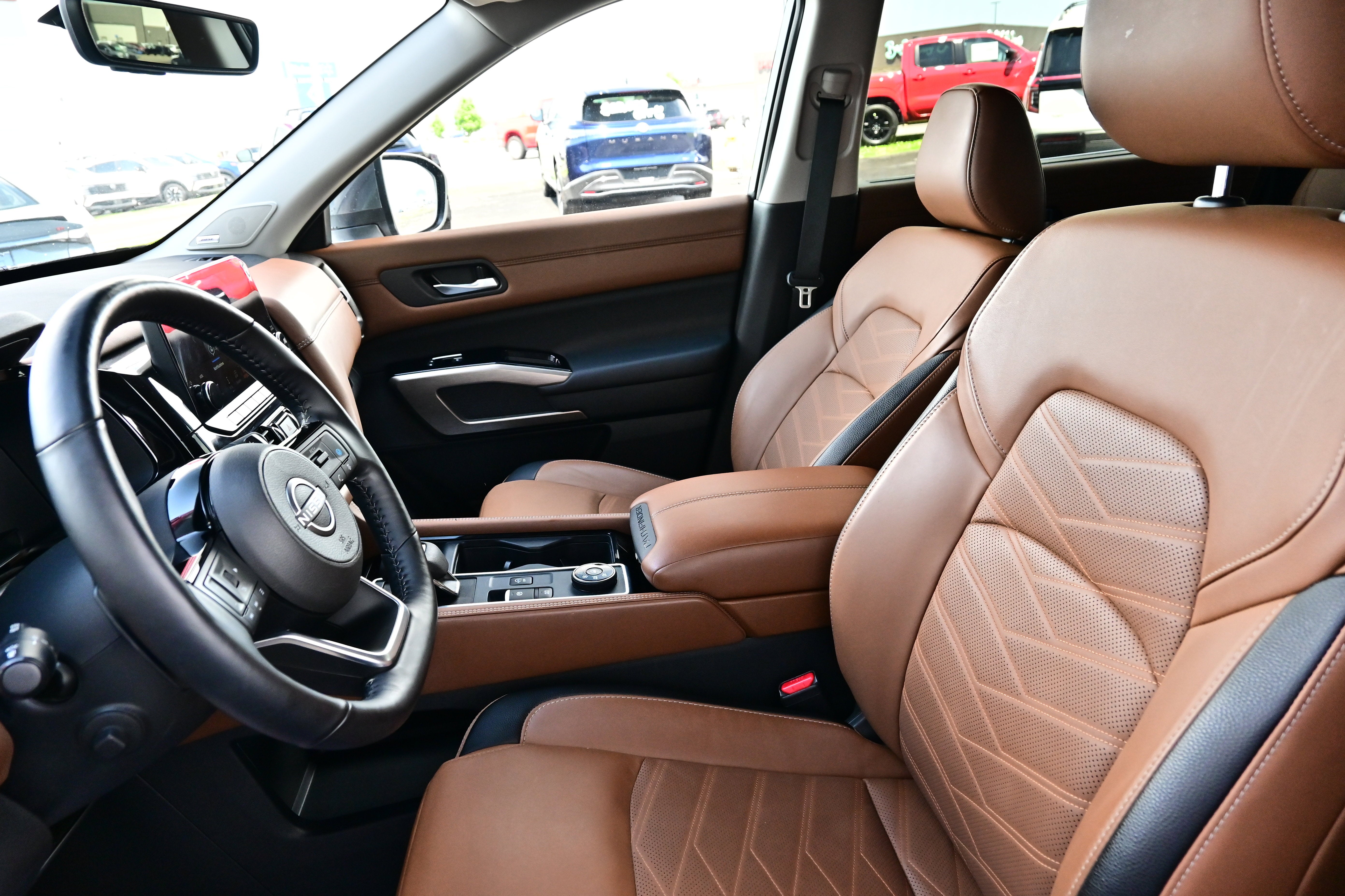 2025 Nissan Pathfinder Platinum