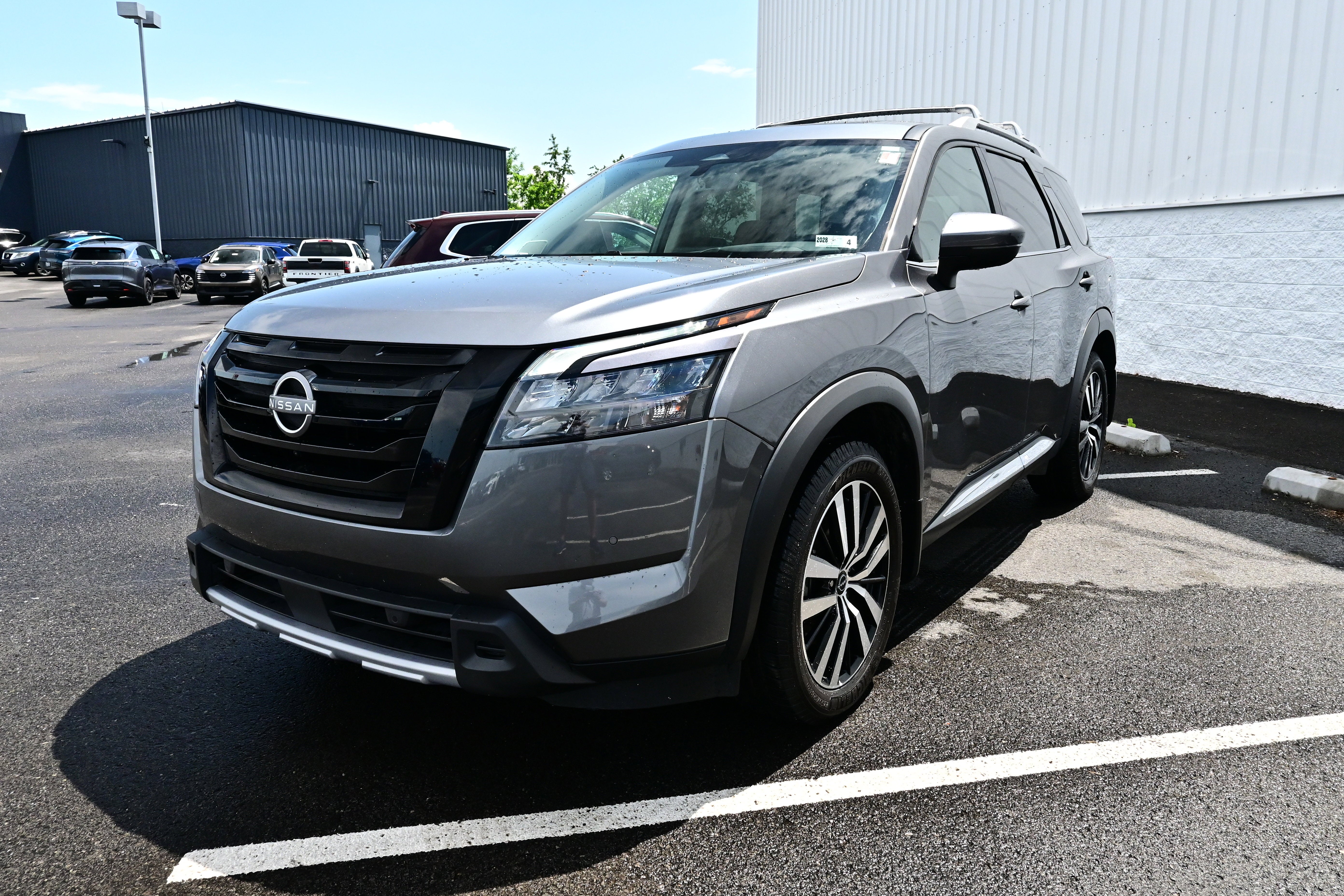 2025 Nissan Pathfinder Platinum