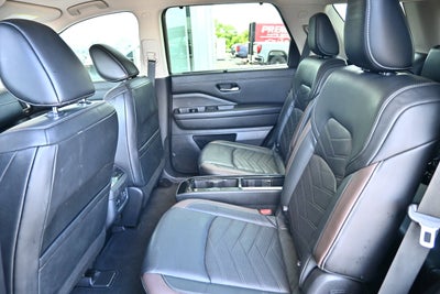 2022 Nissan Pathfinder Platinum
