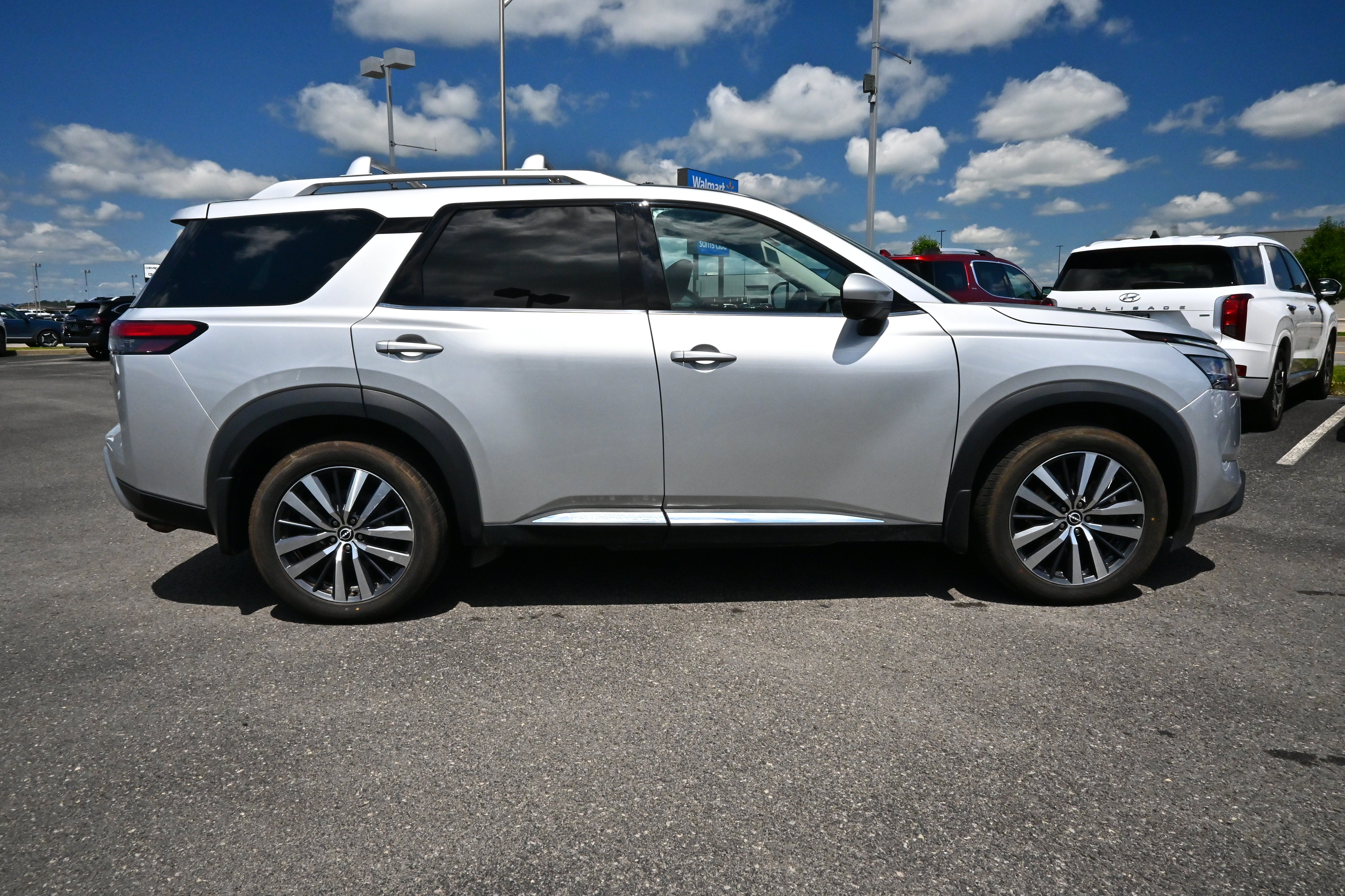 2022 Nissan Pathfinder Platinum
