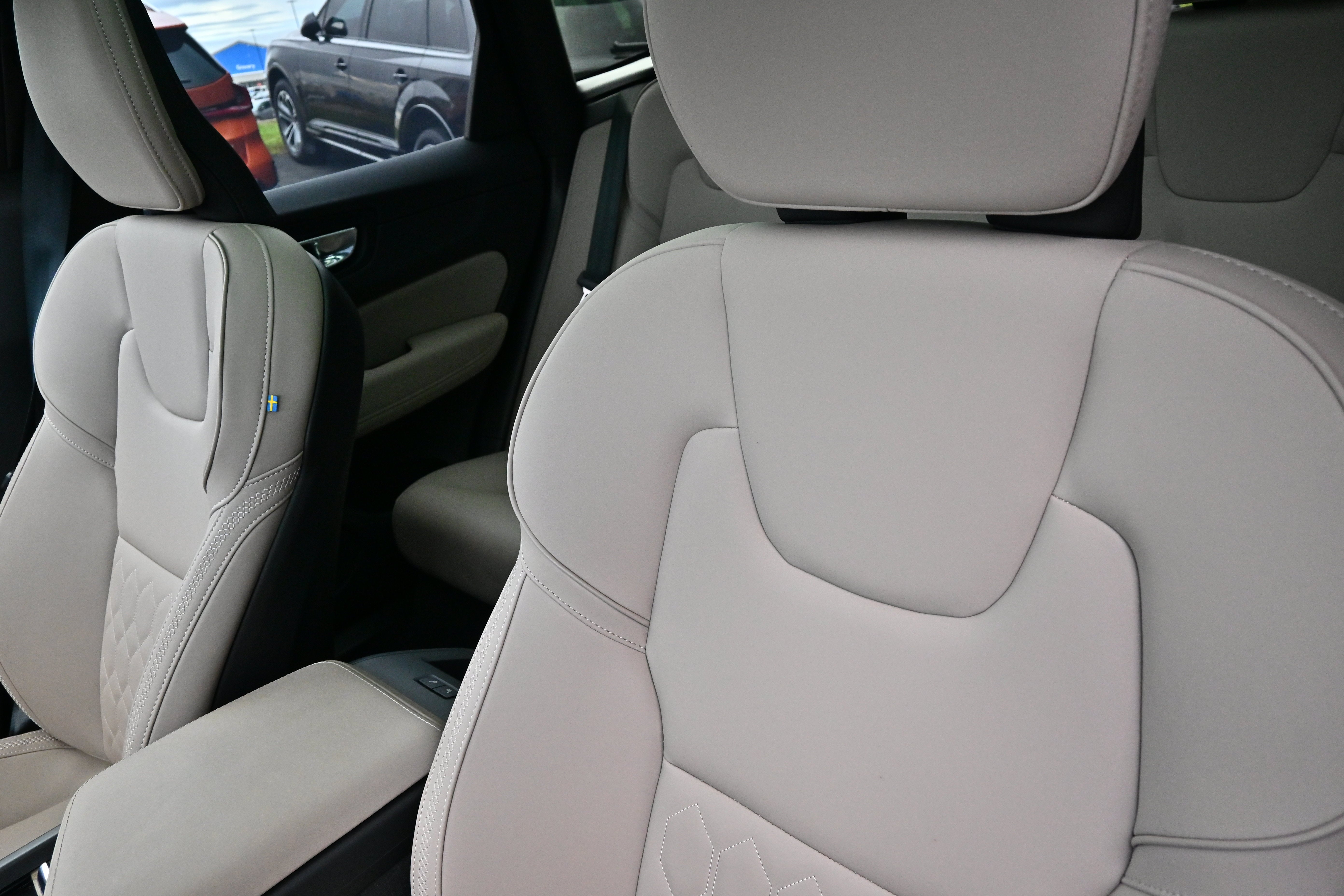 2026 Volvo XC60 Plus