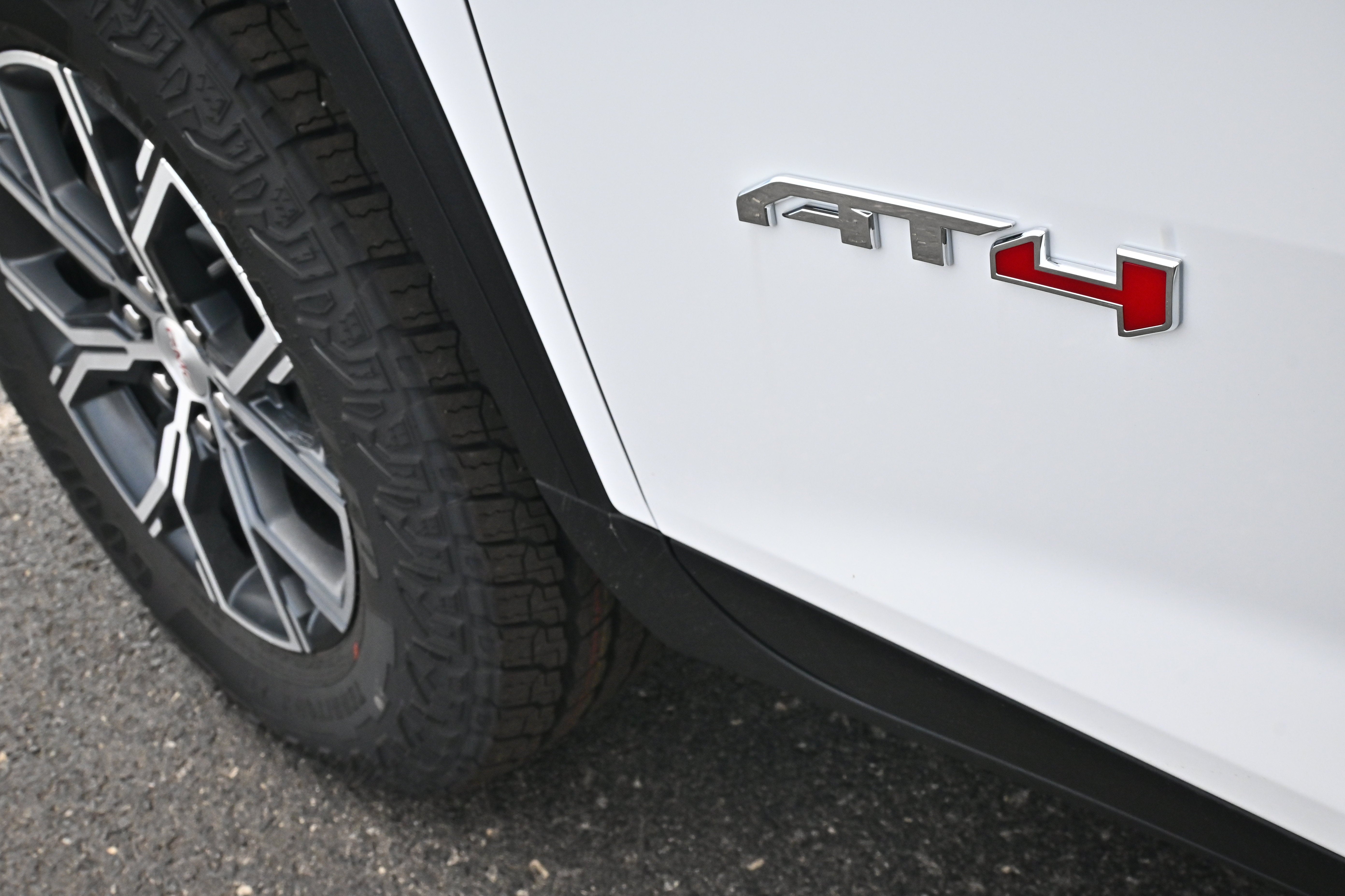 2026 GMC Acadia AT4