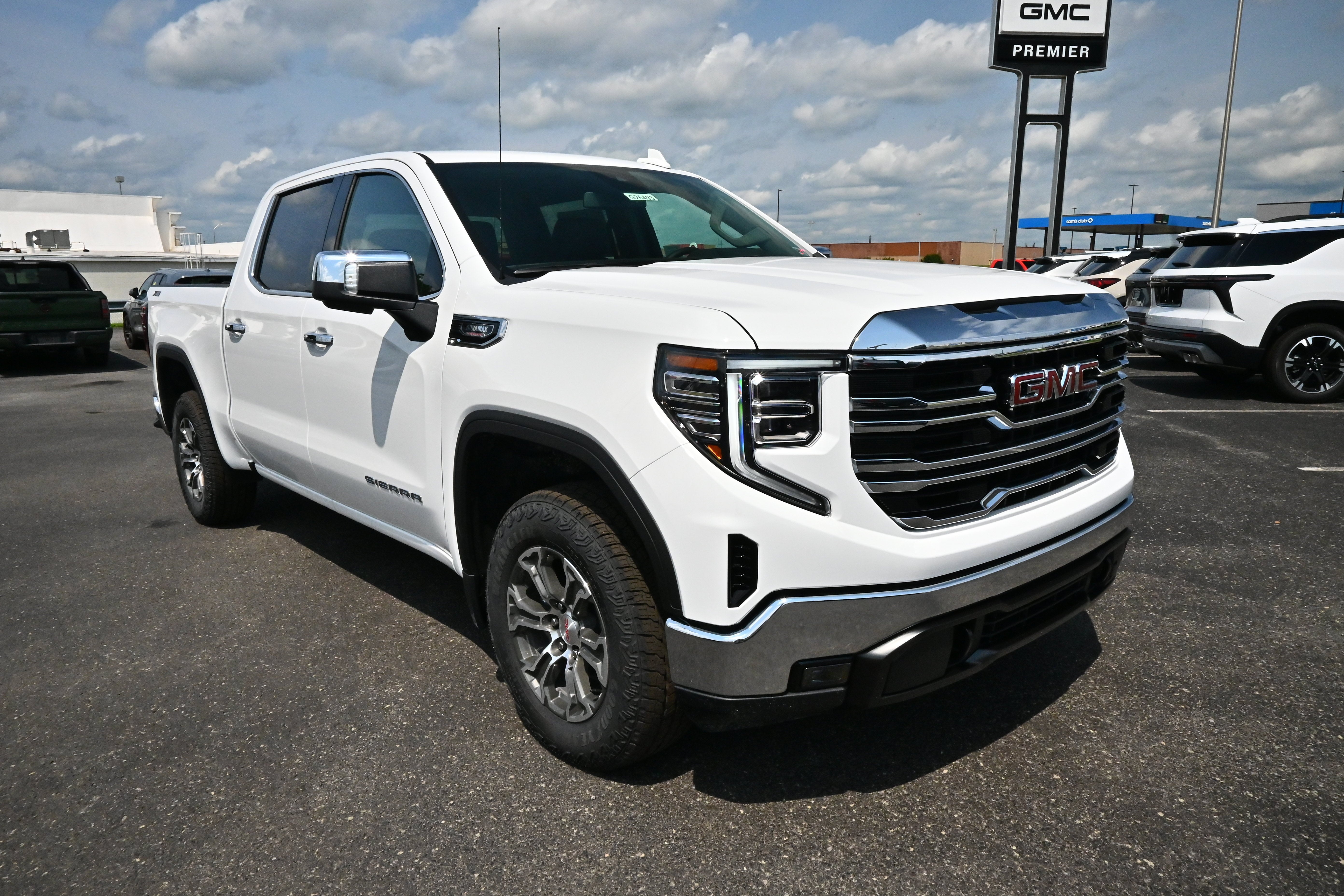 2026 GMC Sierra 1500 SLT