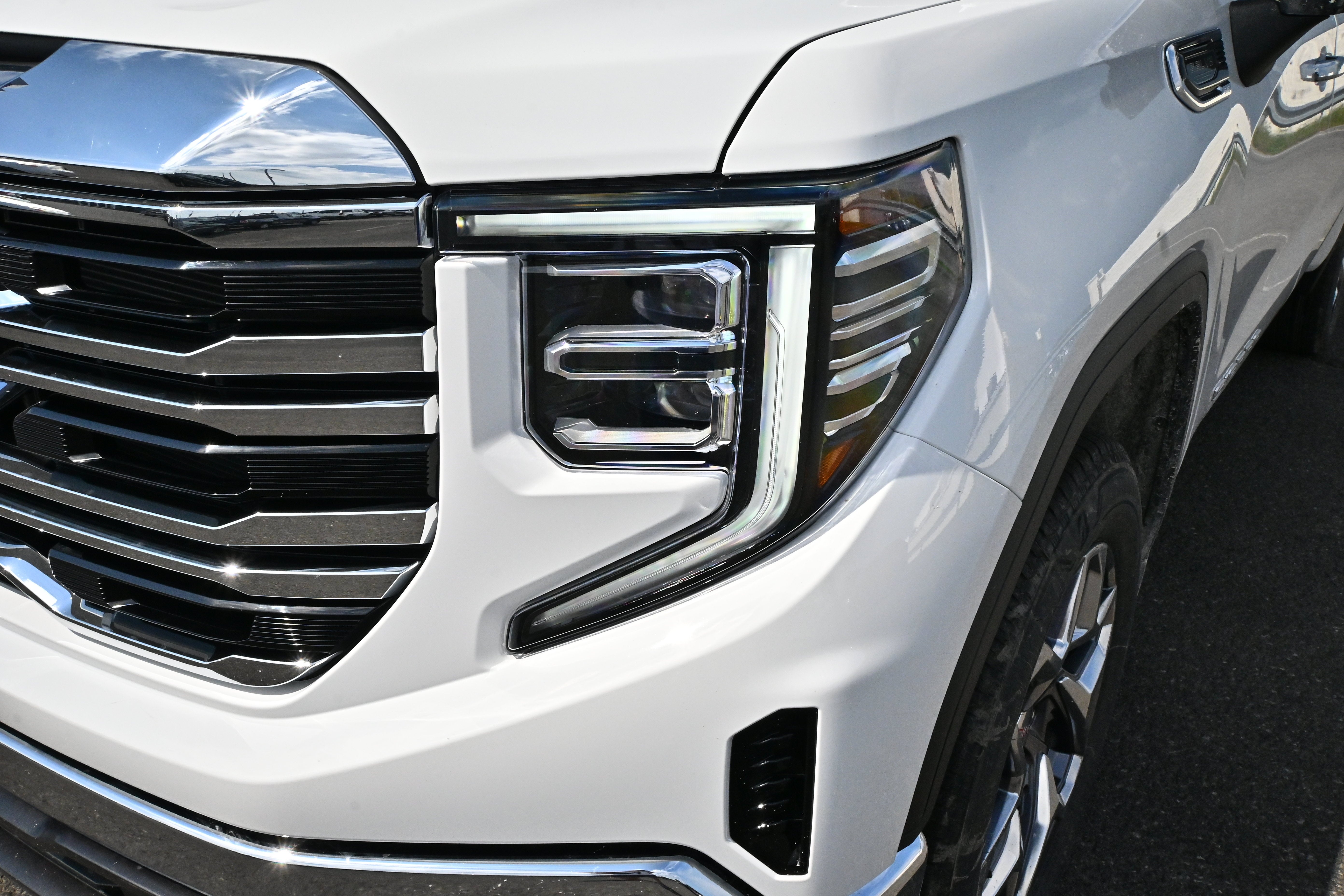 2026 GMC Sierra 1500 SLT - Photo 14