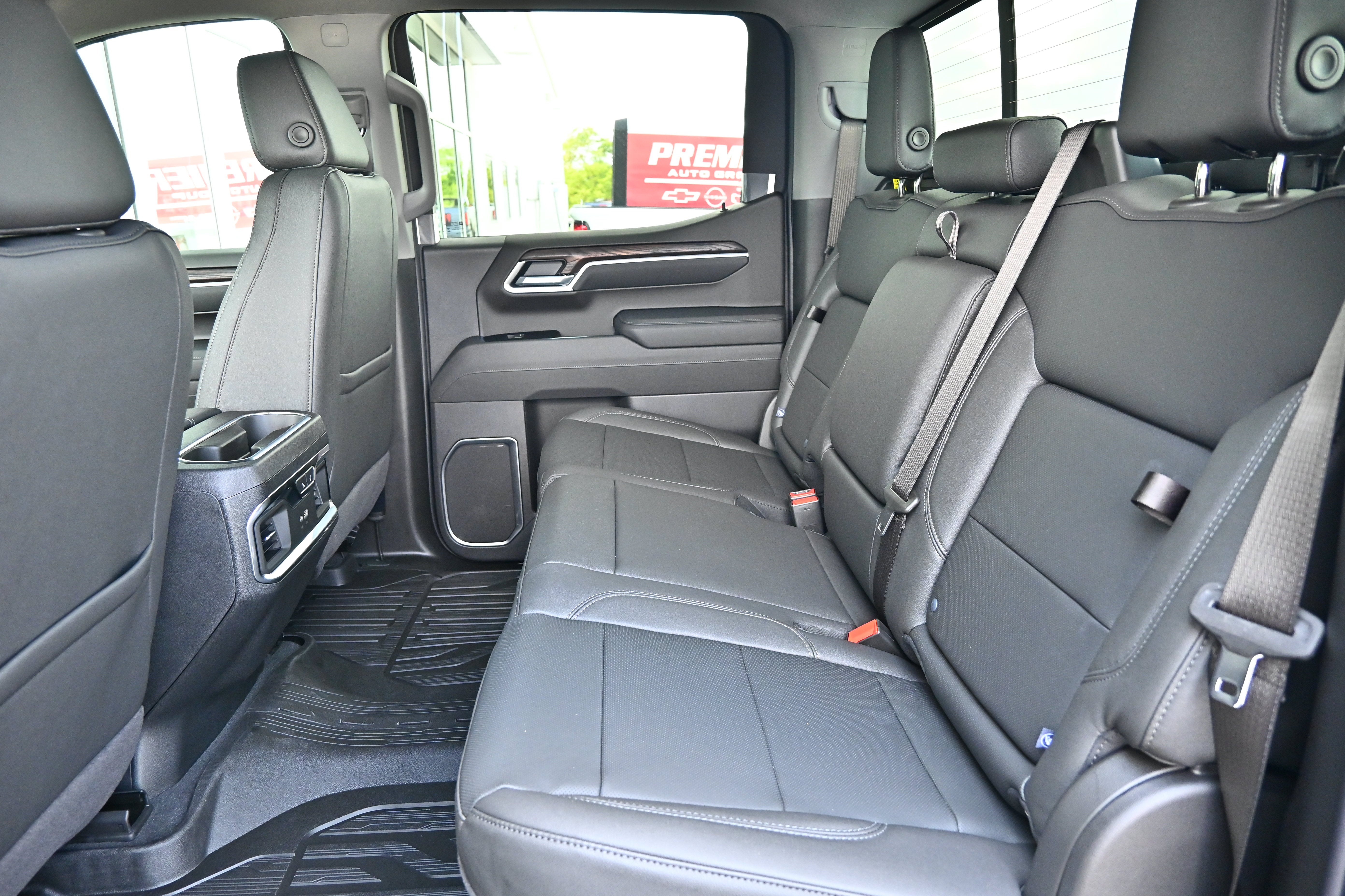 2026 GMC Sierra 1500 SLT - Photo 15