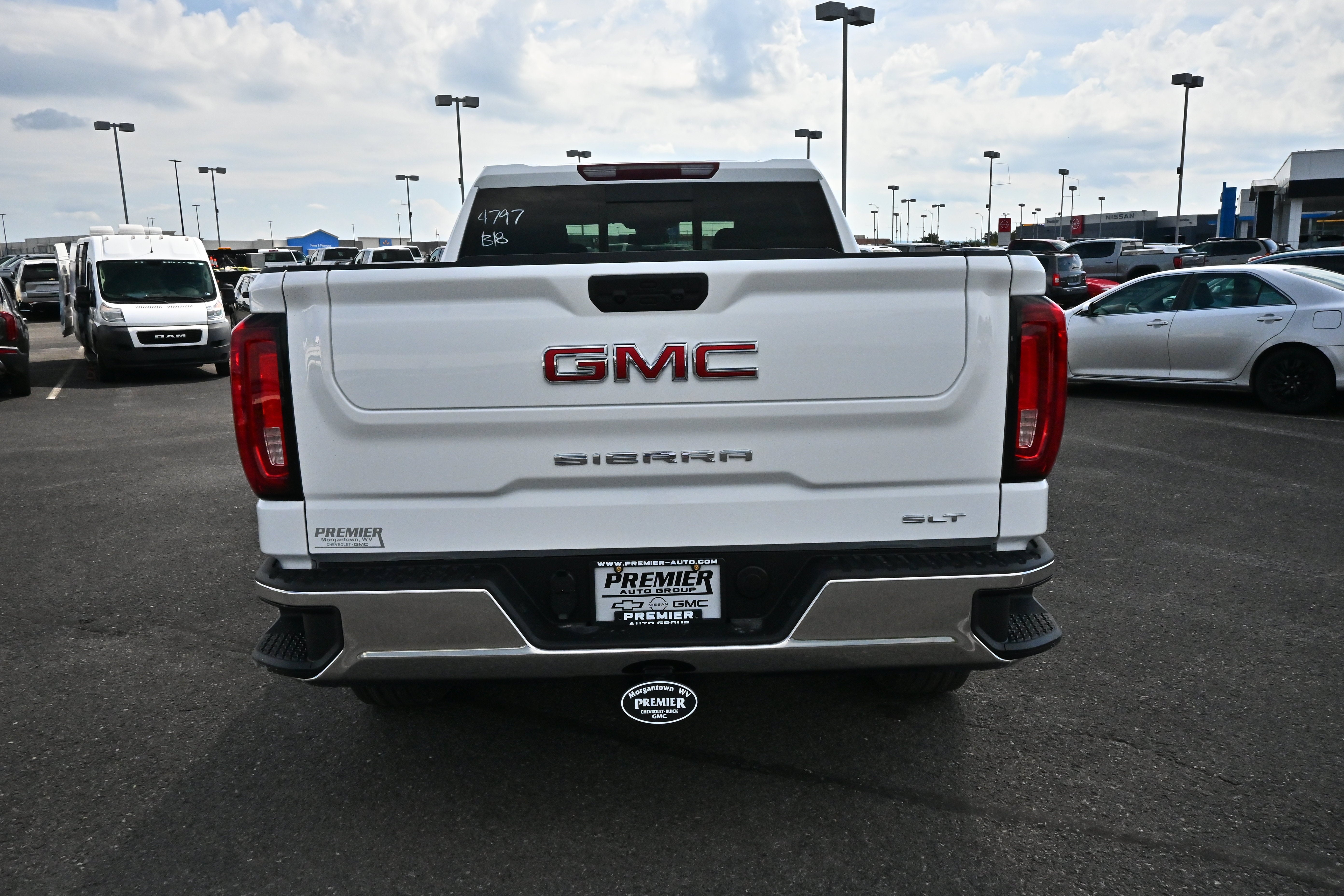2026 GMC Sierra 1500 SLT - Photo 7