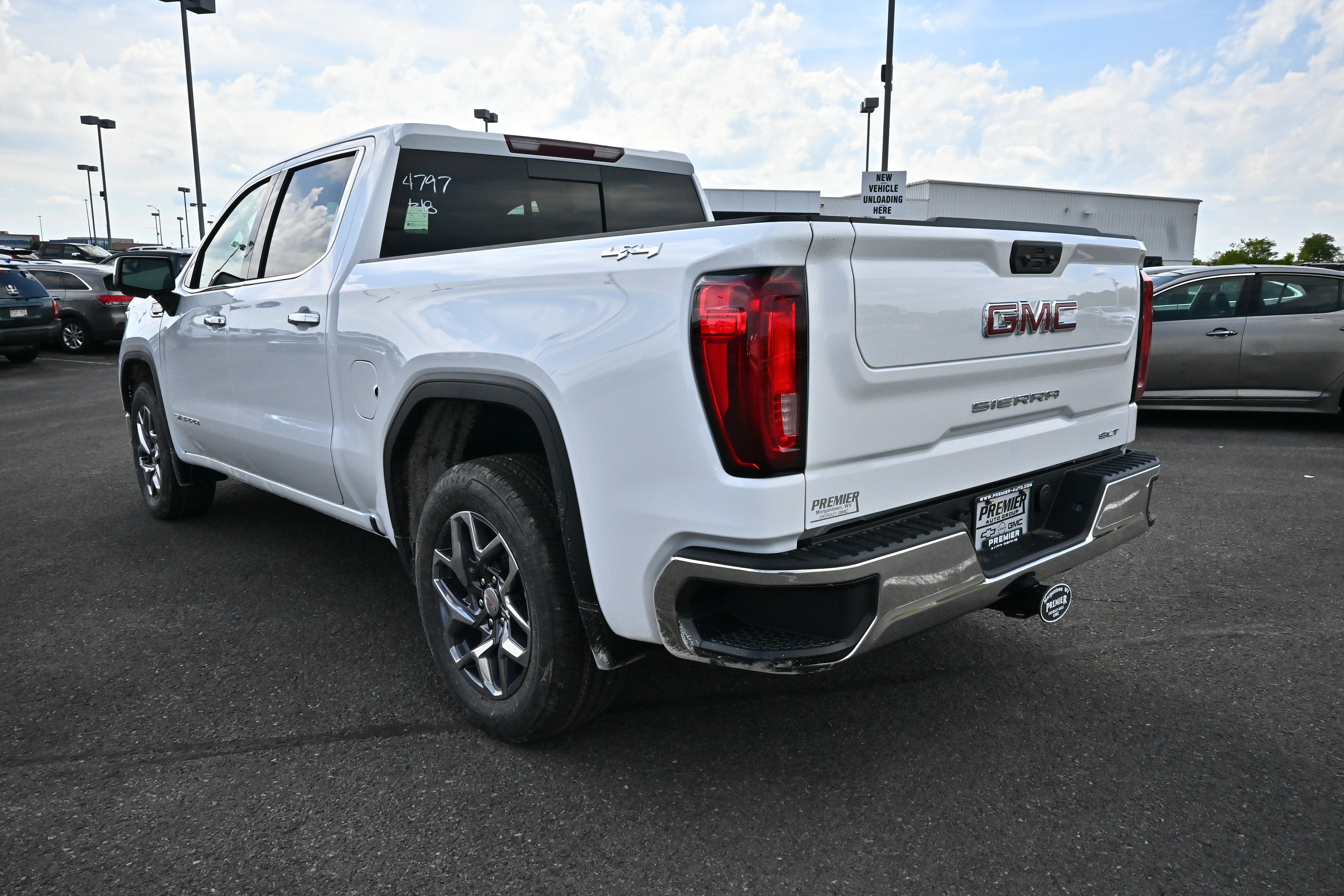 2026 GMC Sierra 1500 SLT - Photo 8