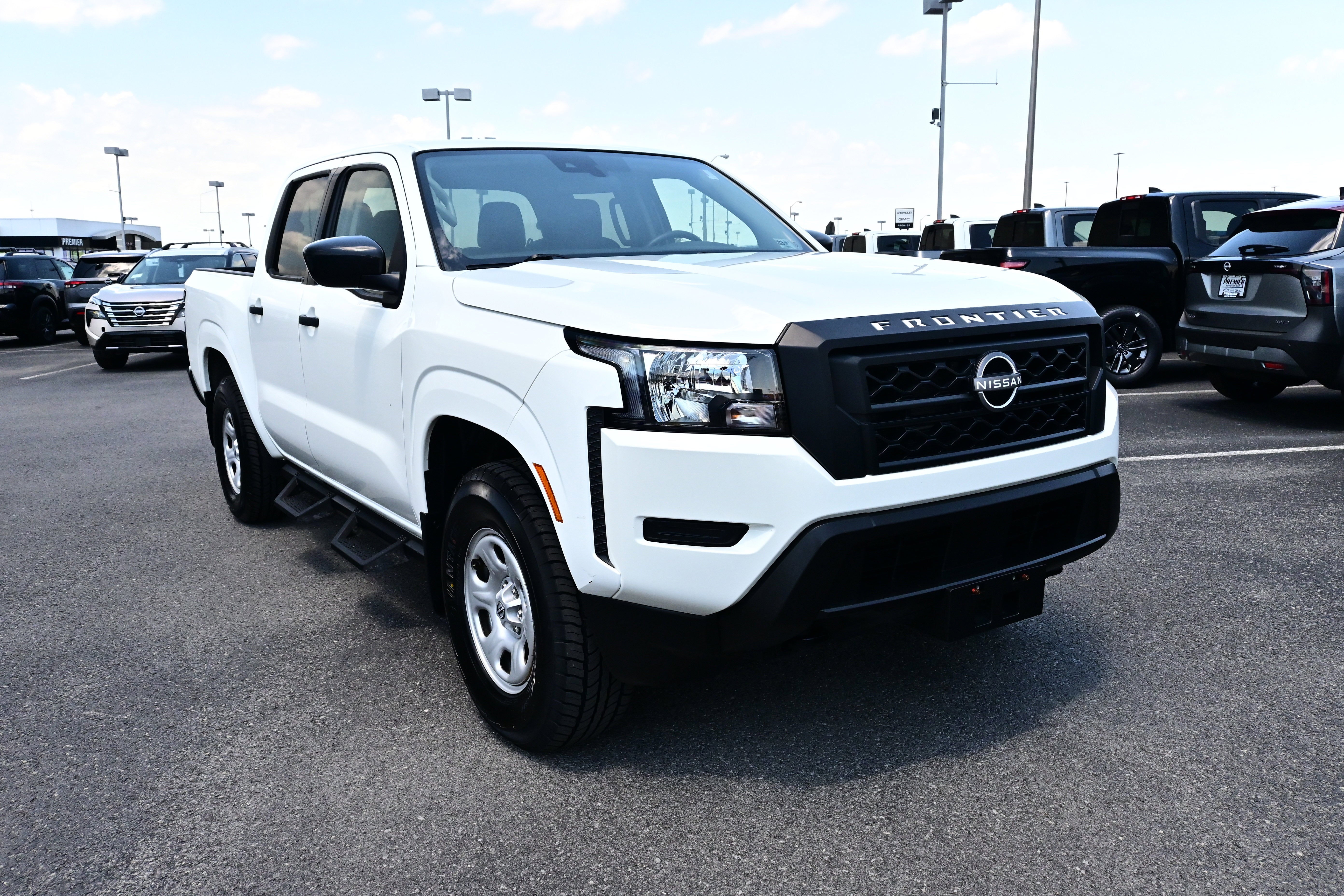 2022 Nissan Frontier S