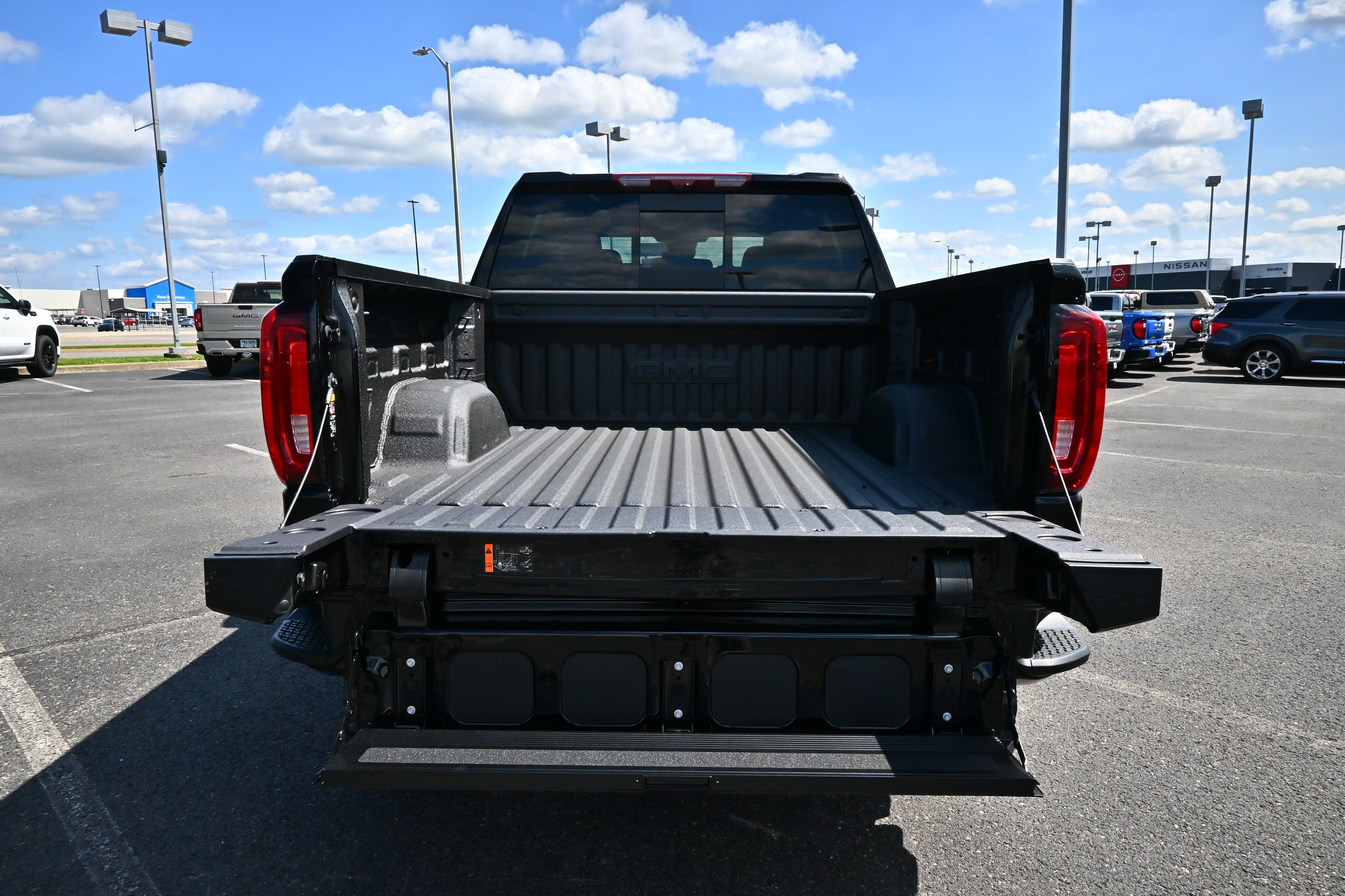 2026 GMC Sierra 1500 AT4 - Photo 10