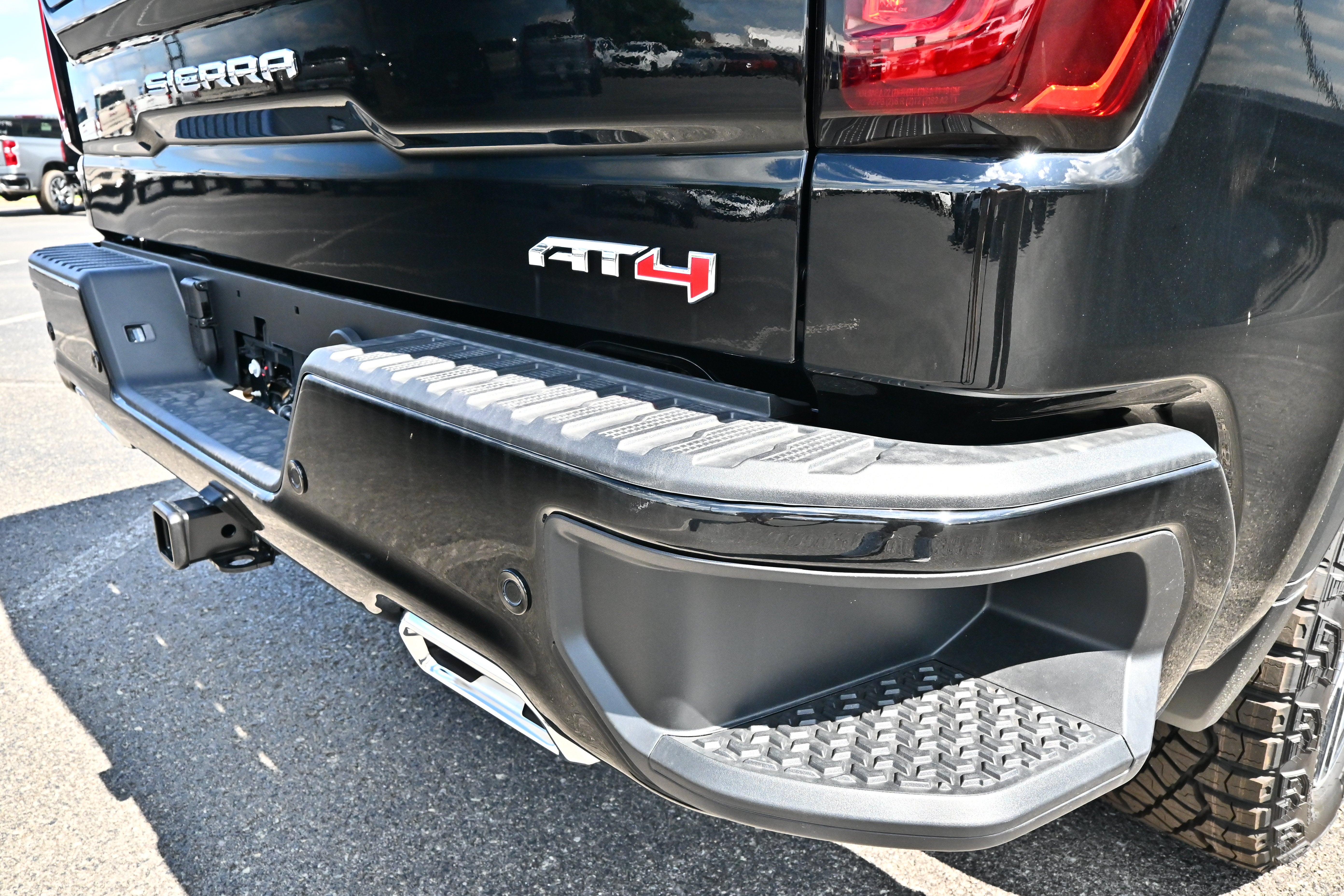 2026 GMC Sierra 1500 AT4 - Photo 9