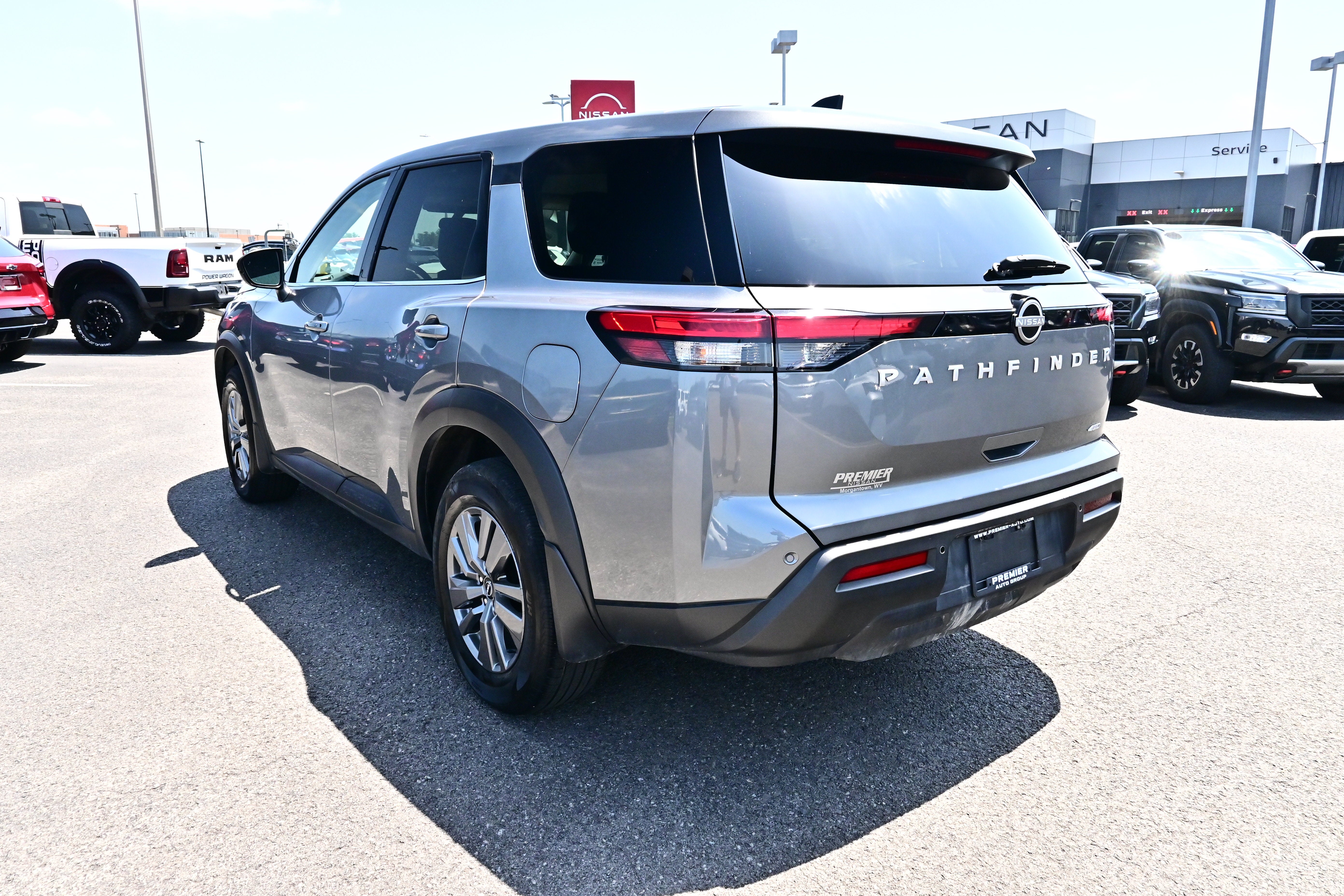 2025 Nissan Pathfinder S