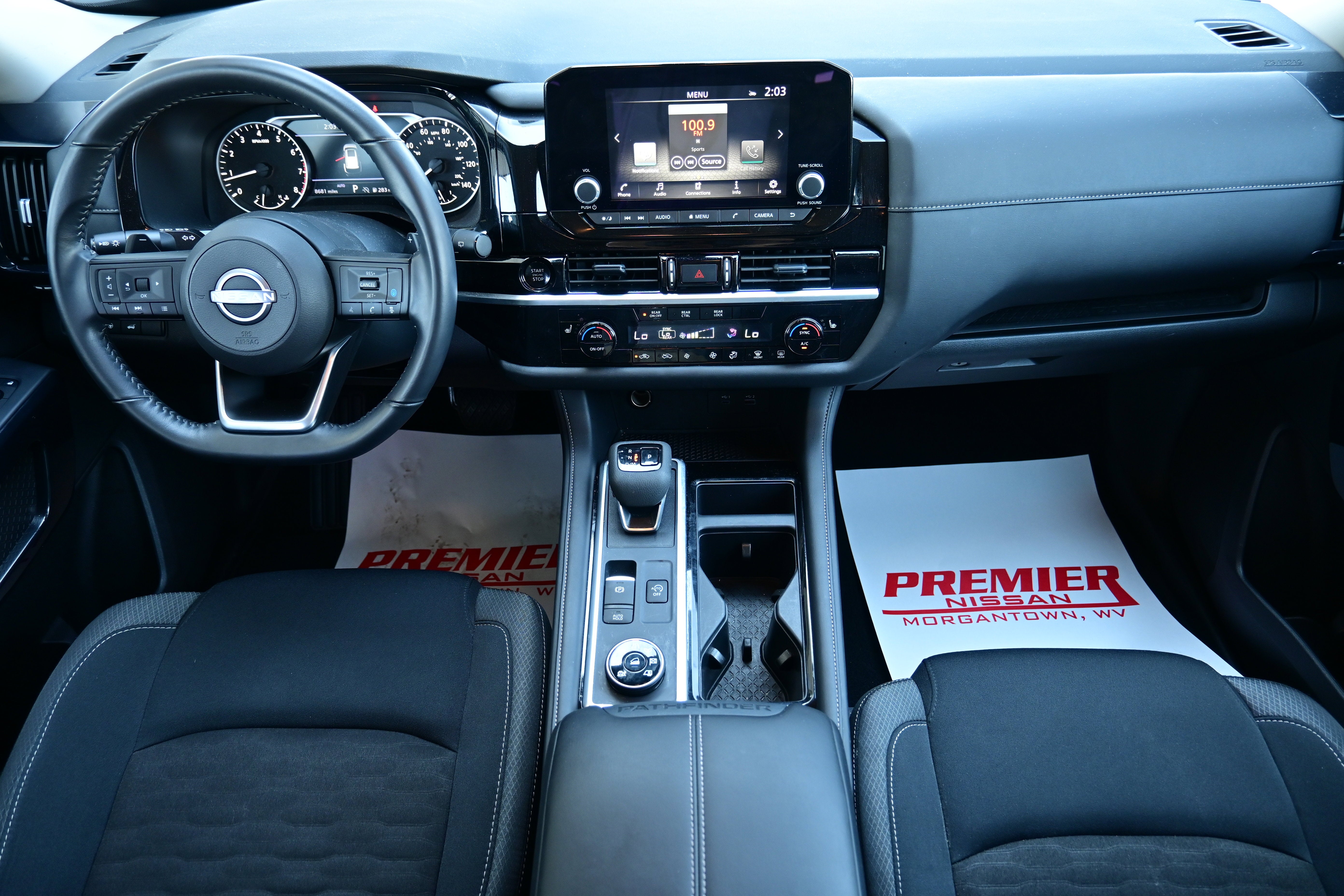 2025 Nissan Pathfinder SV