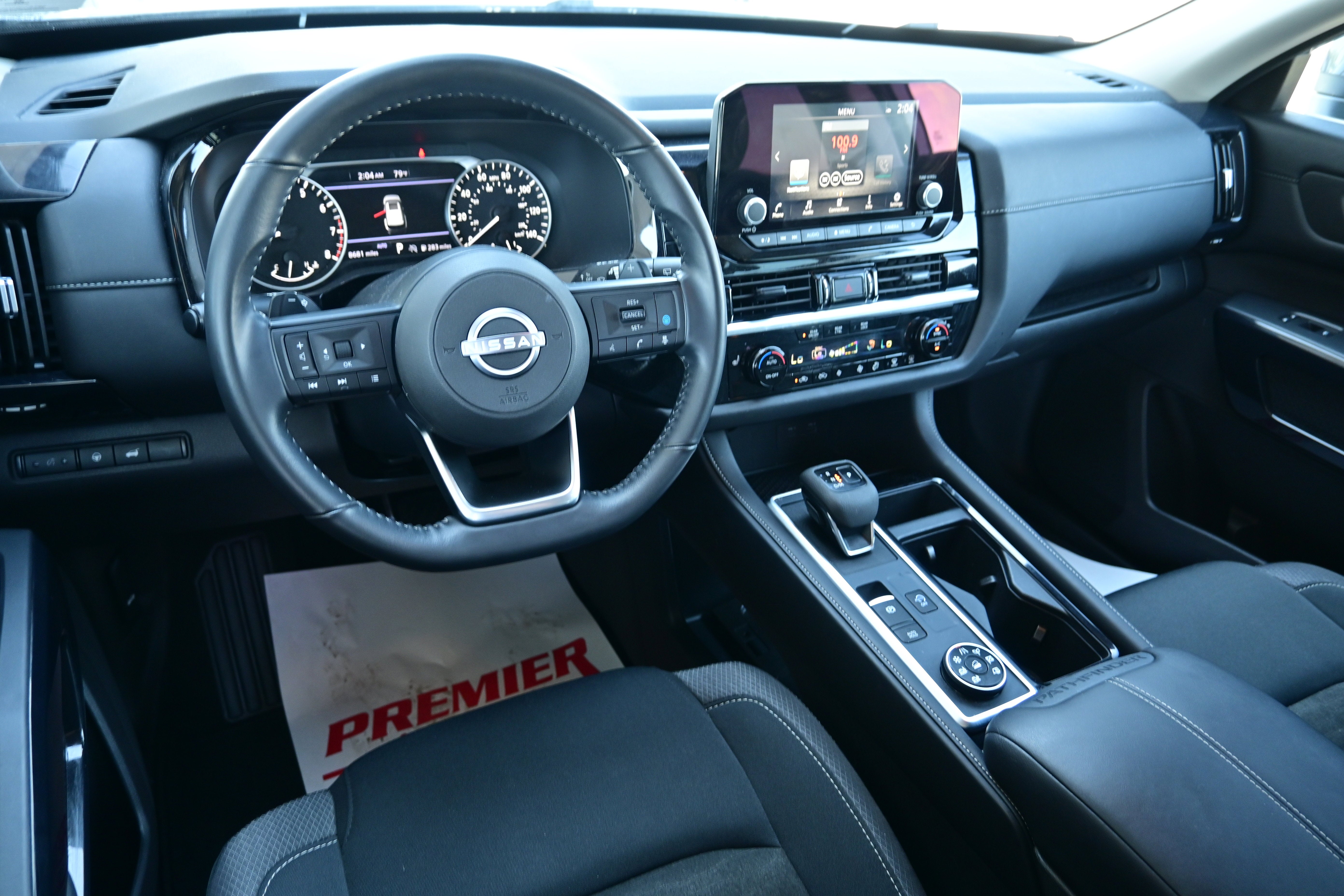 2025 Nissan Pathfinder SV