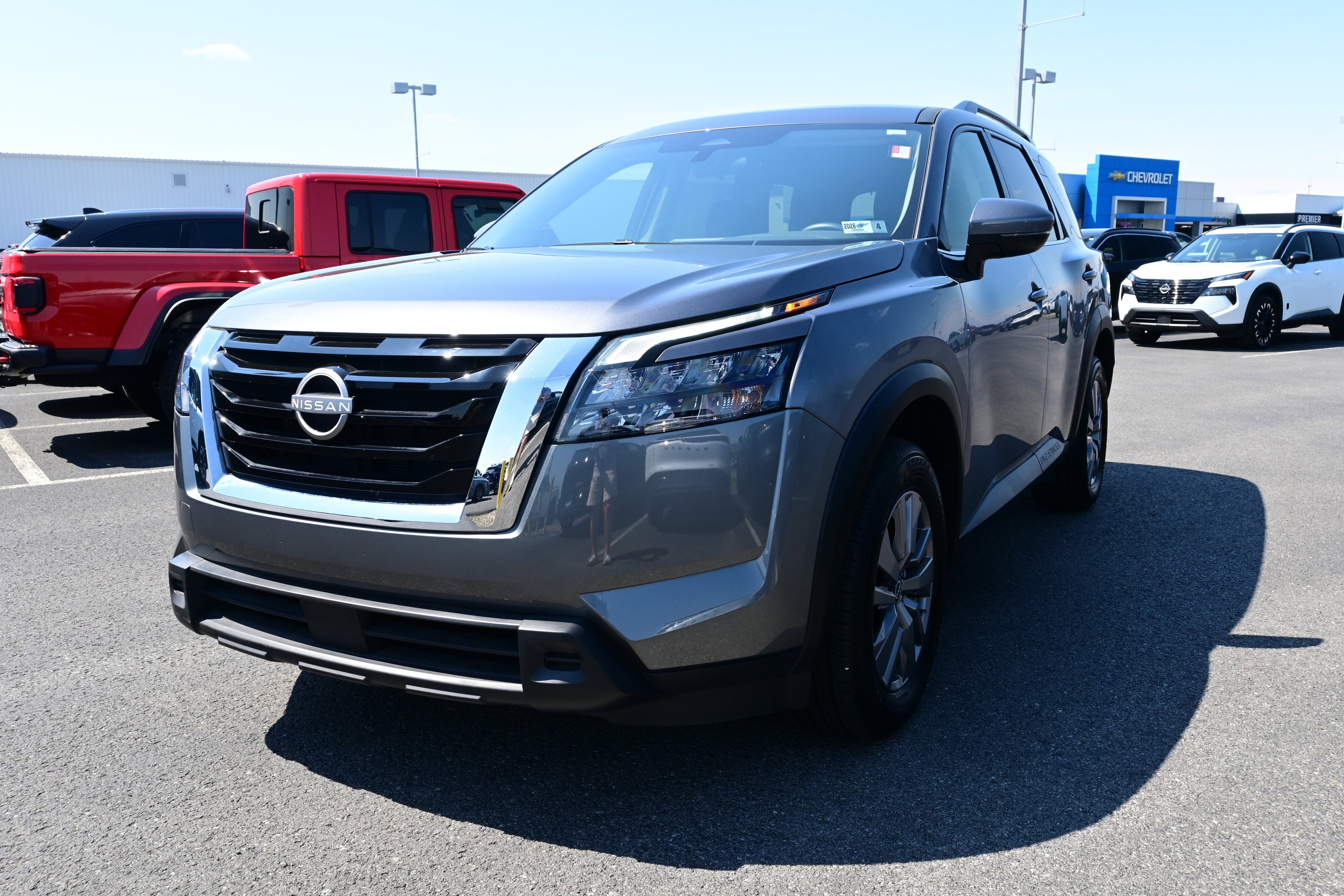 2025 Nissan Pathfinder SV