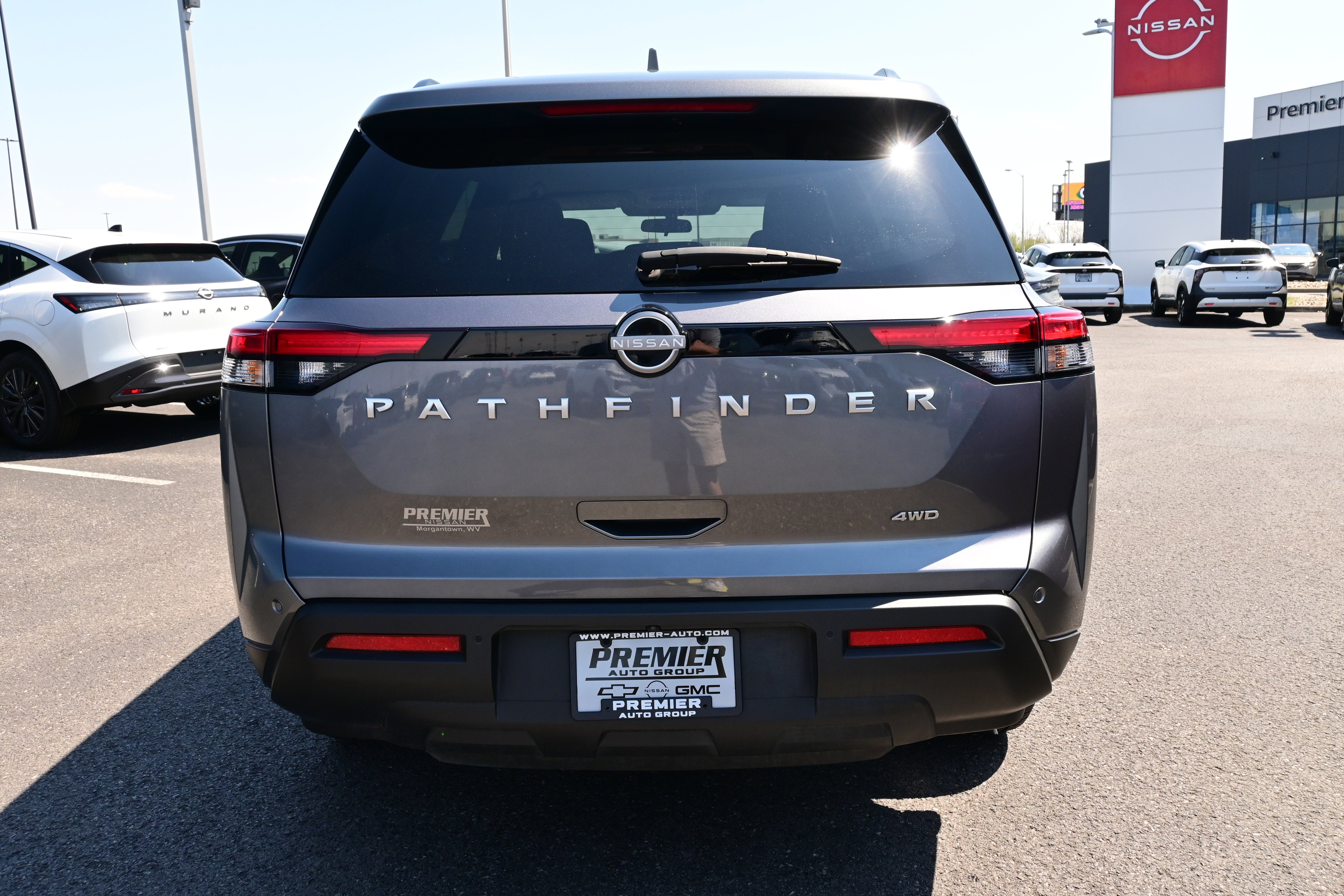 2025 Nissan Pathfinder SV