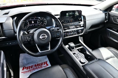 2022 Nissan Pathfinder SL