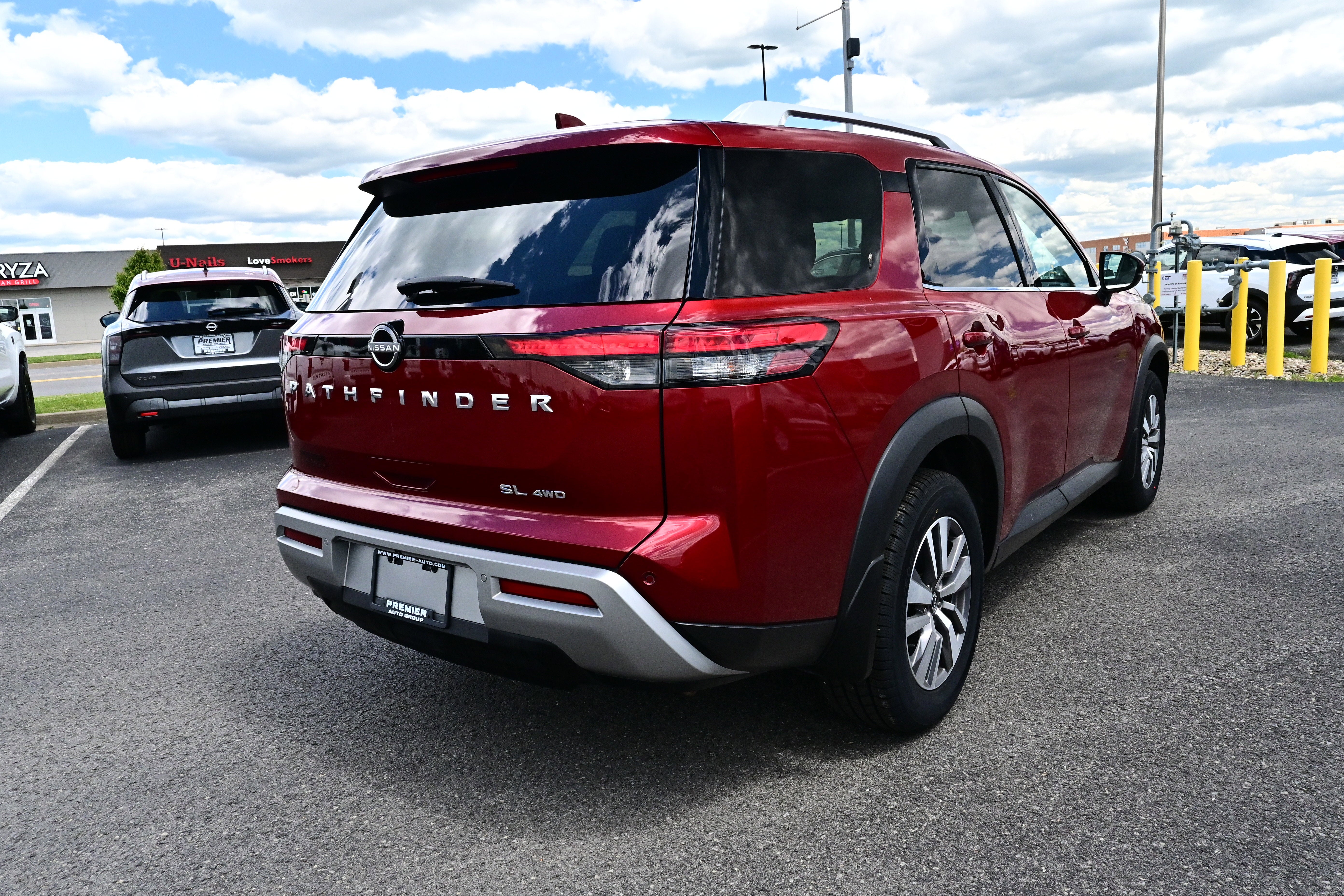 2022 Nissan Pathfinder SL