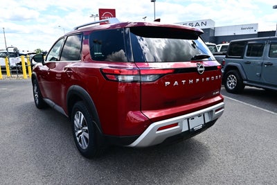 2022 Nissan Pathfinder SL