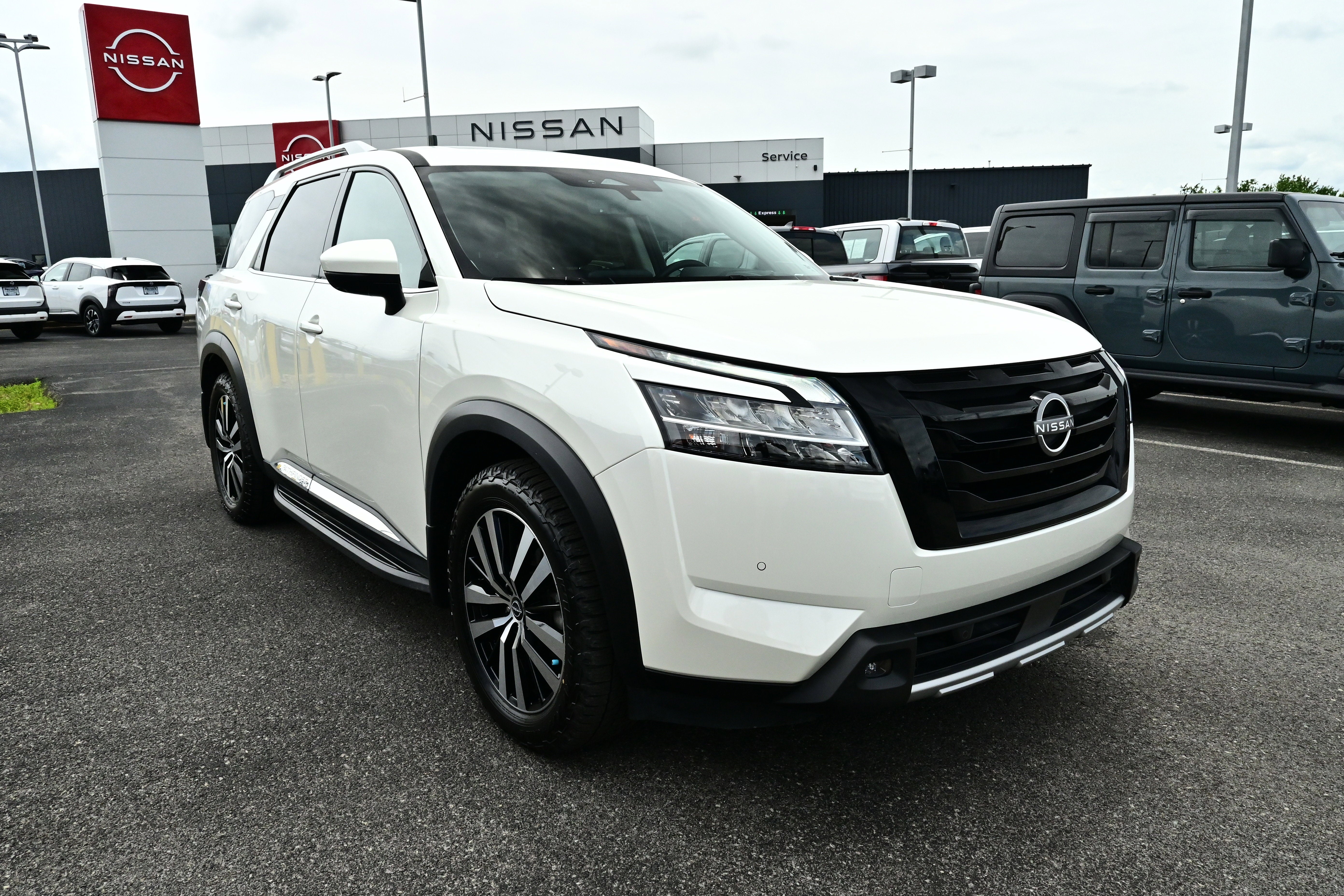 2023 Nissan Pathfinder Platinum