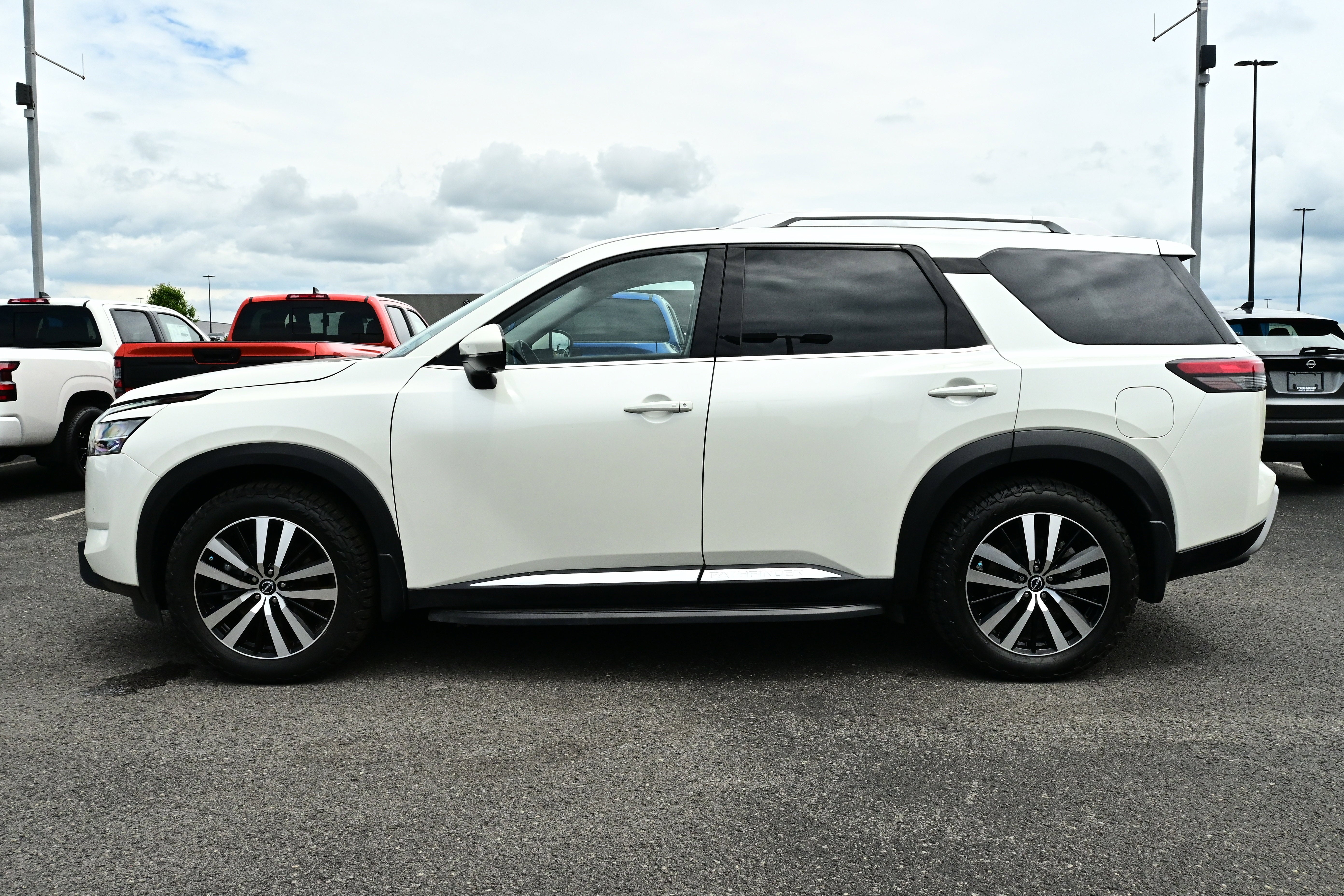 2023 Nissan Pathfinder Platinum