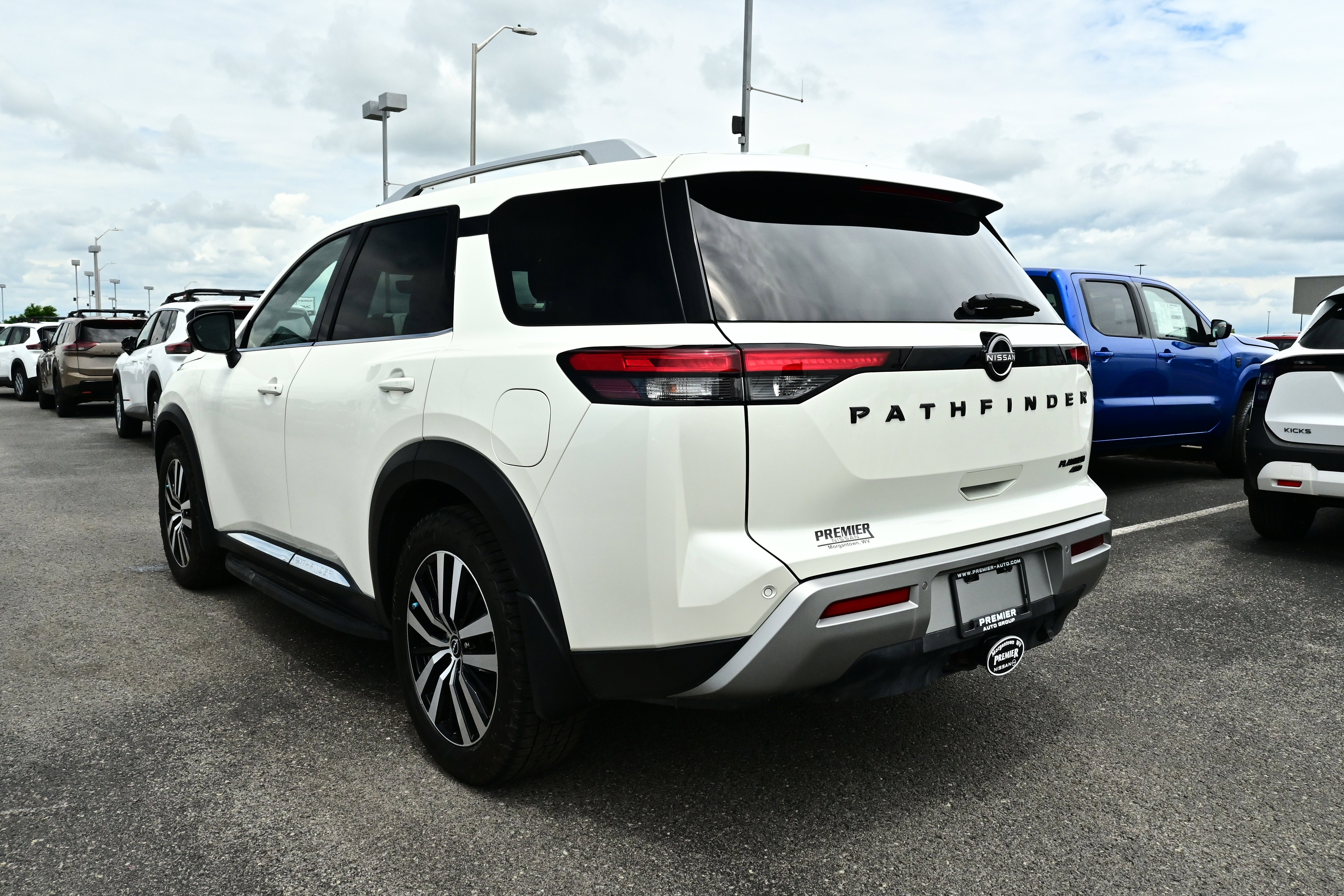 2023 Nissan Pathfinder Platinum