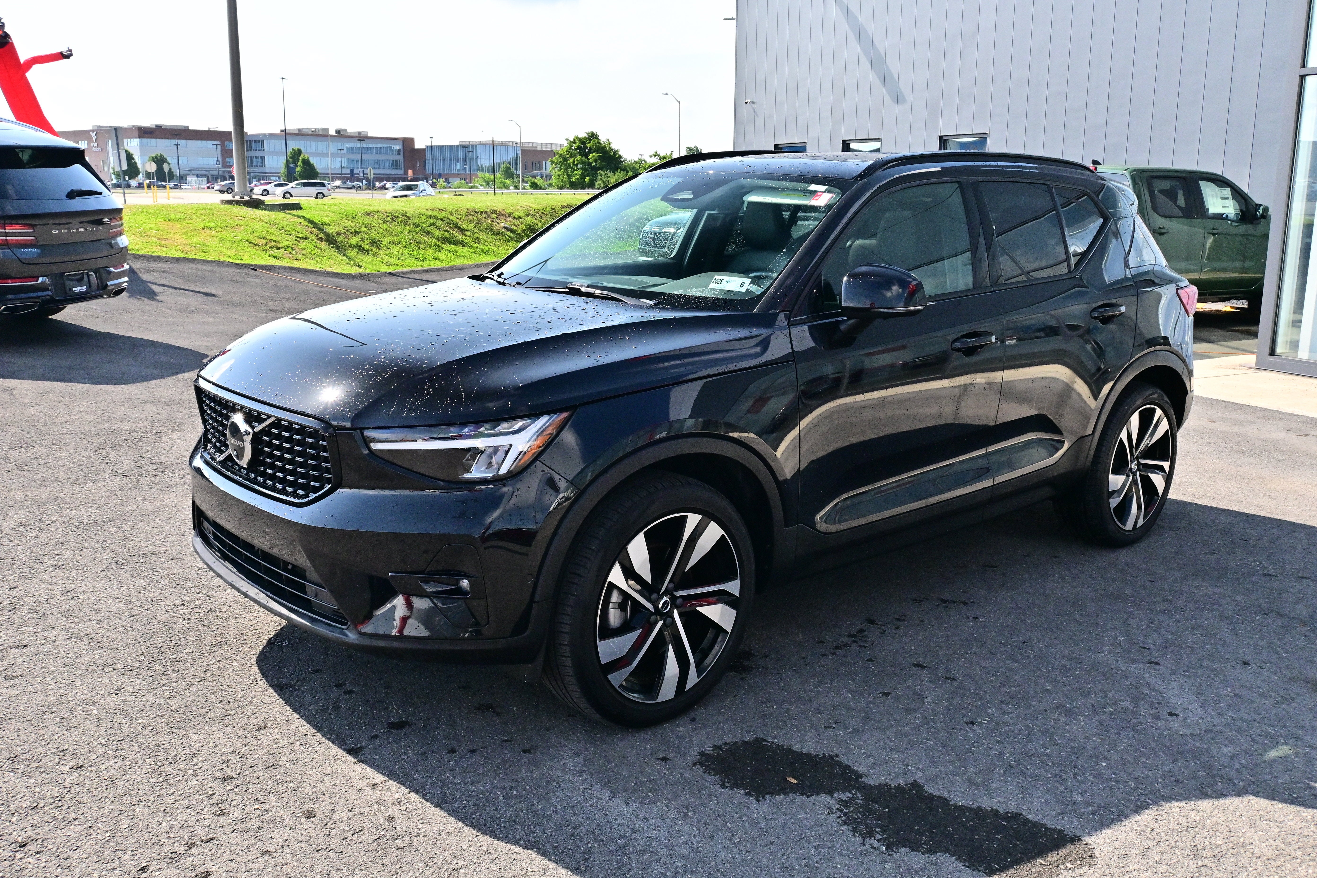 2023 Volvo XC40 Plus Dark Theme