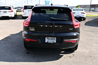 2023 Volvo XC40 Plus Dark Theme