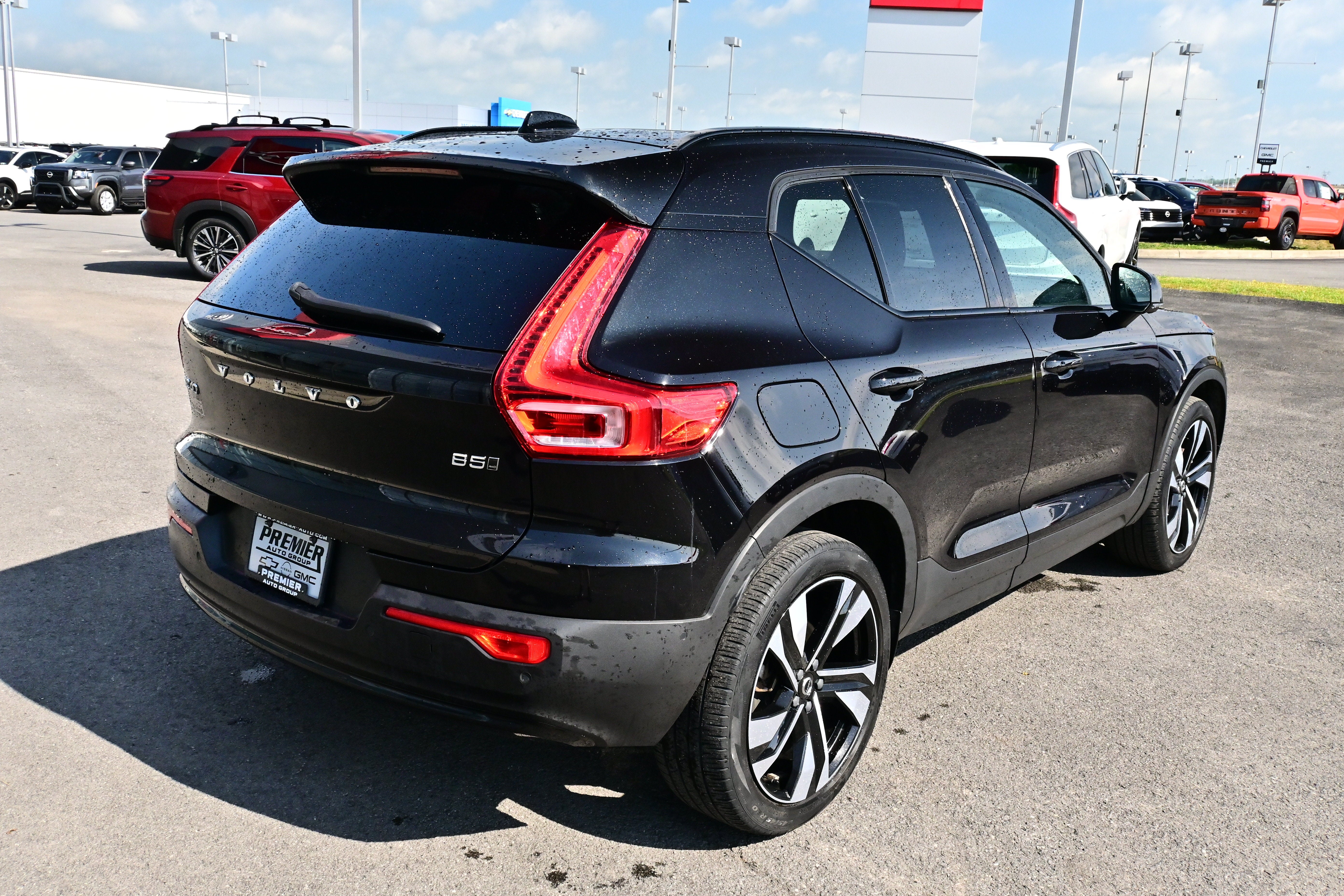 2023 Volvo XC40 Plus Dark Theme